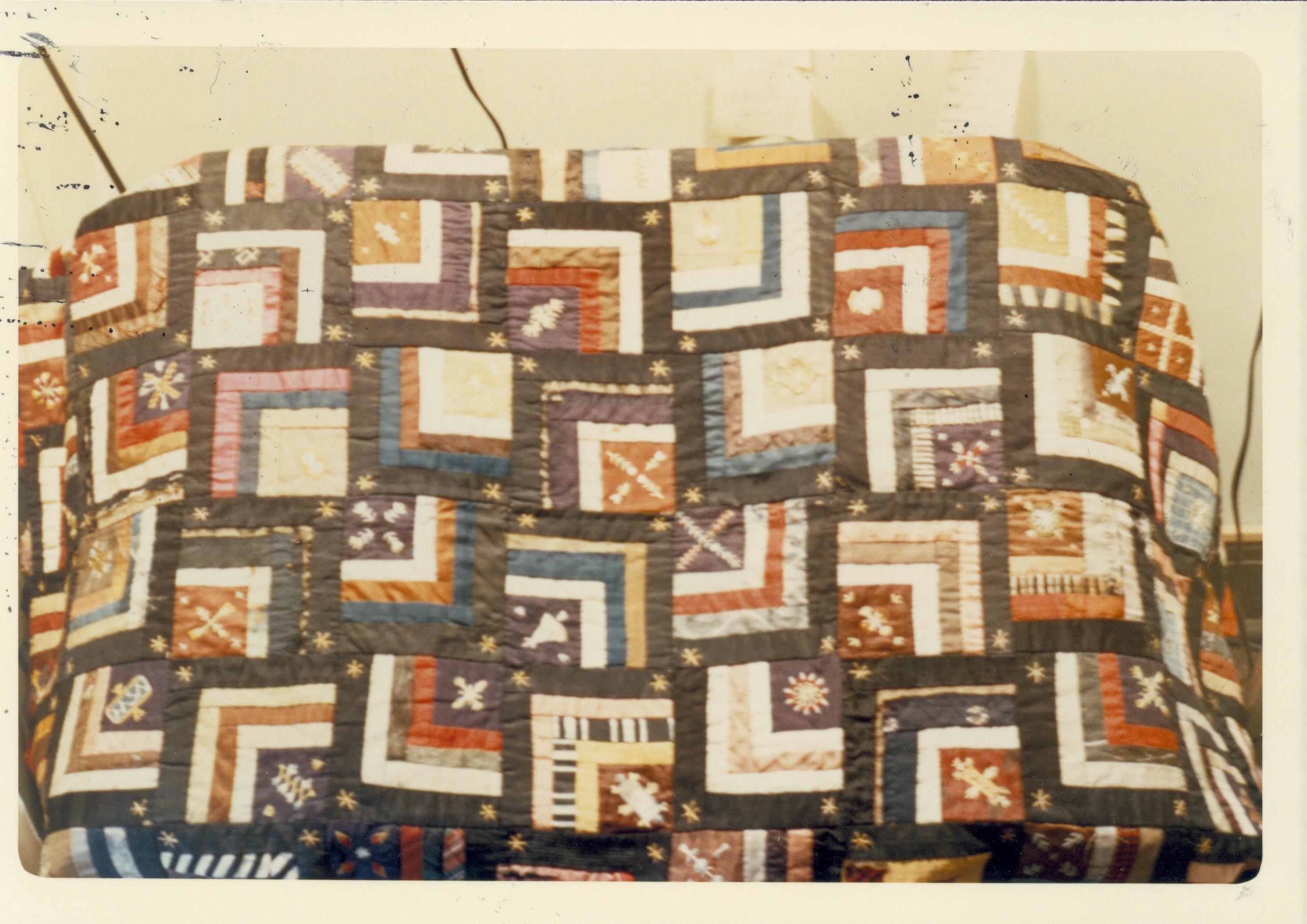 Log Cabin Quilt with embroidery (#814) (see slide #814) quilt