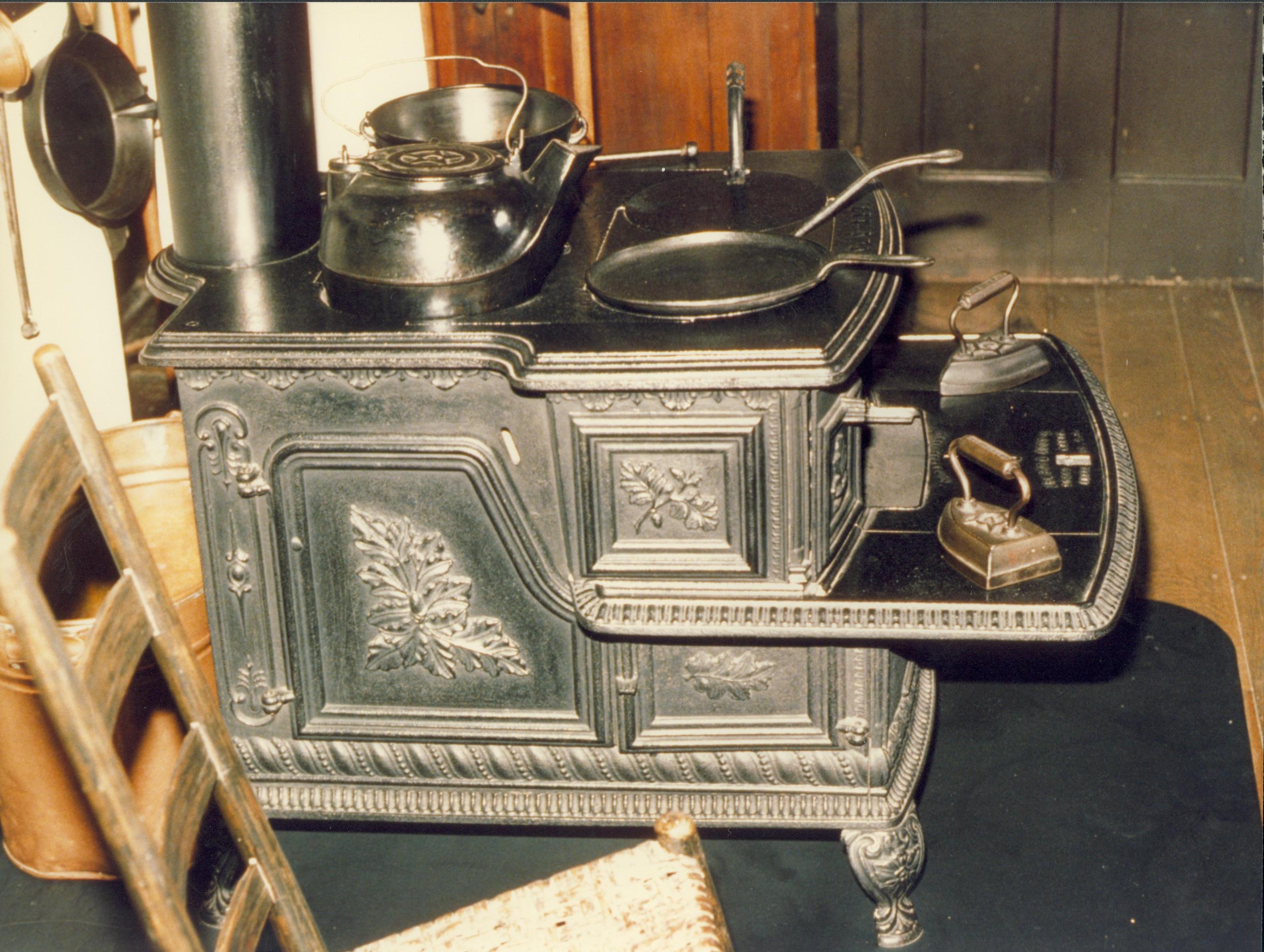NA Lincoln, Home, Kitchen, artifacts, stove, utensils
