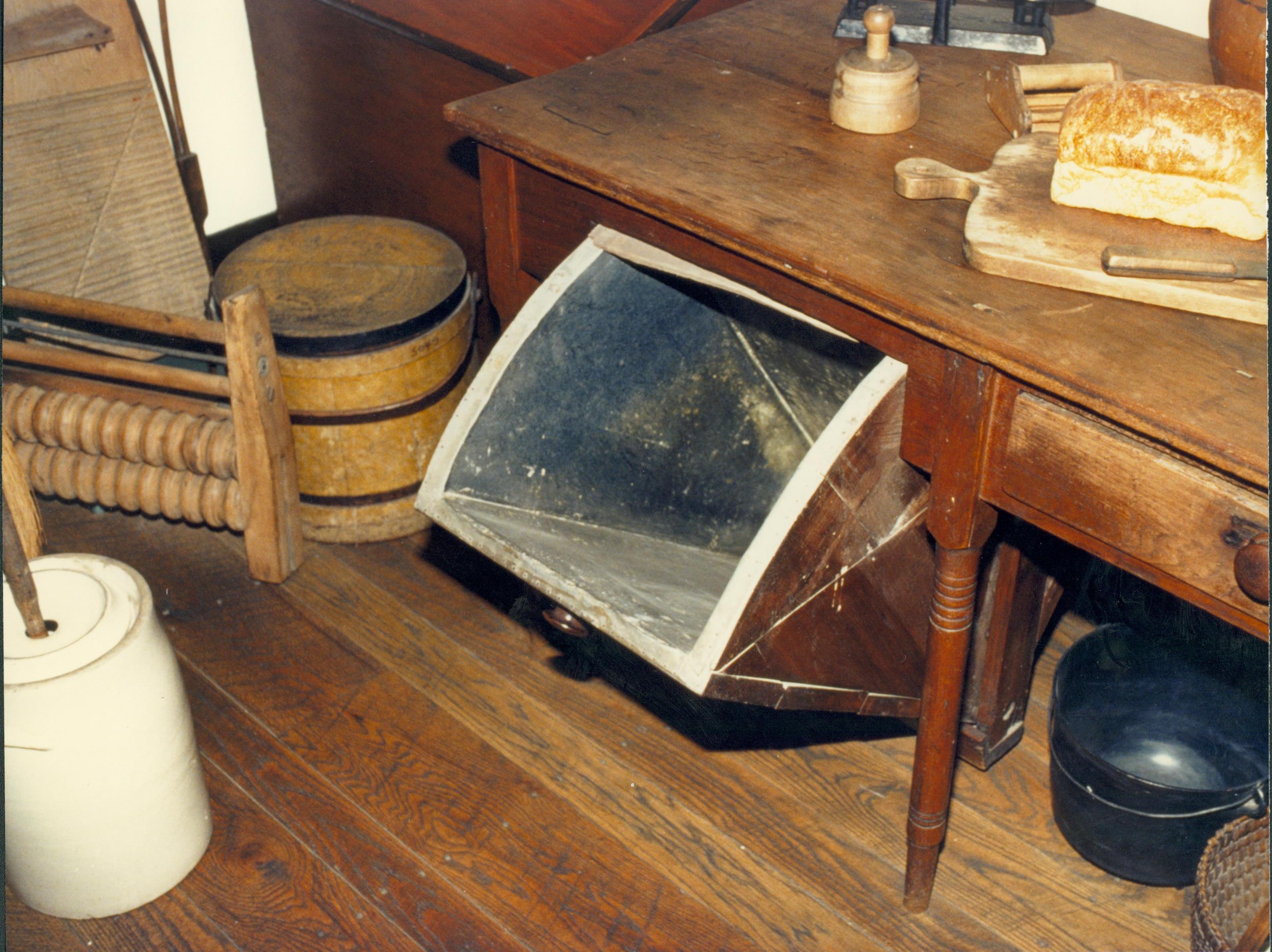 NA Lincoln, Home, Kitchen, artifacts