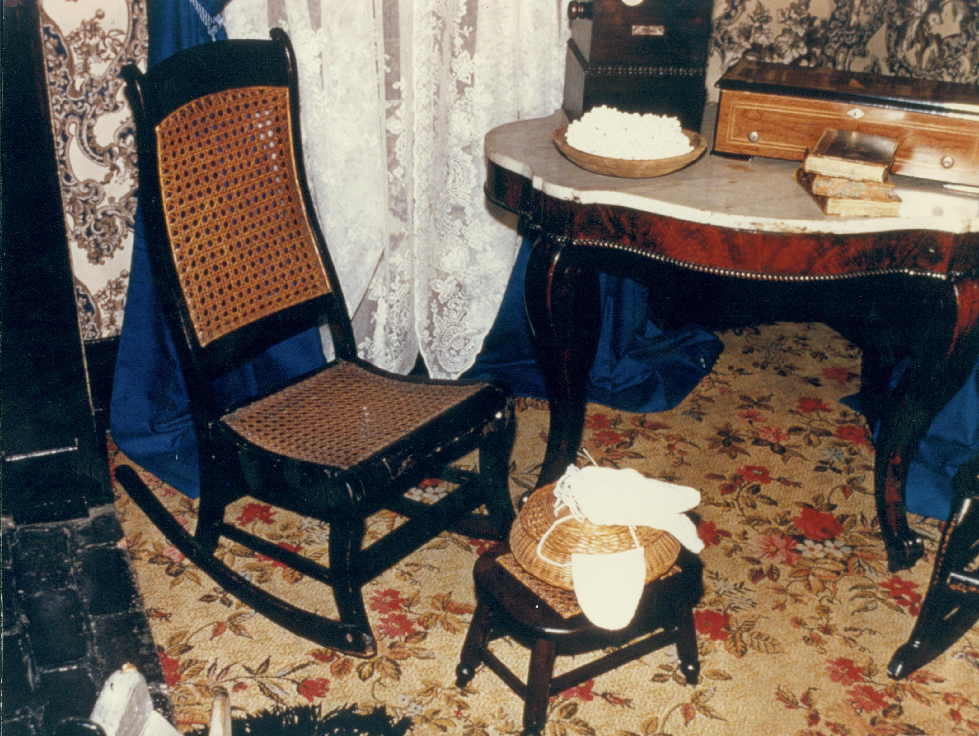 NA Lincoln, Home, Mrs., Mary, bedroom, chair, knitting