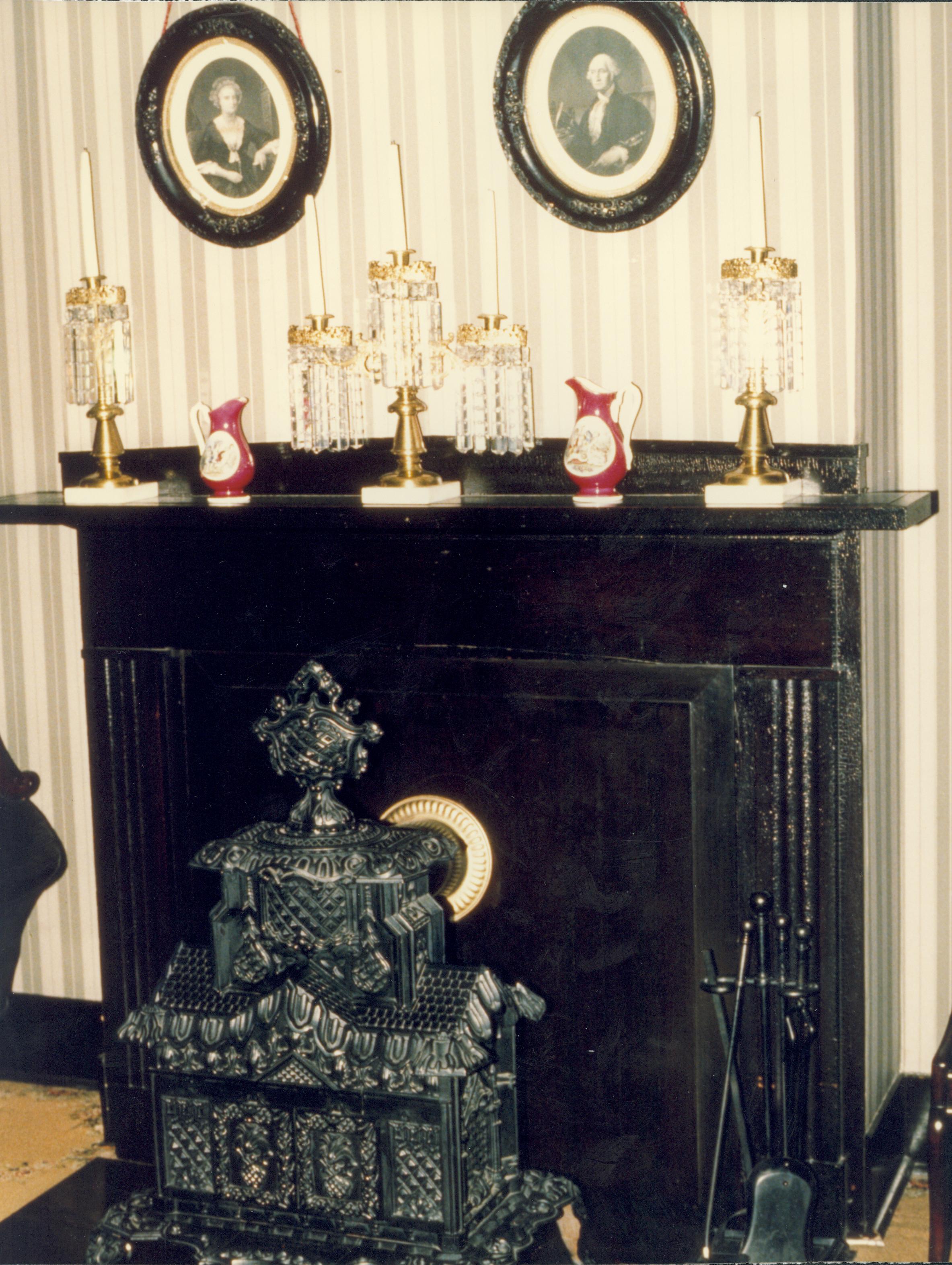 NA Lincoln, Home, parlor, artifacts, fireplace