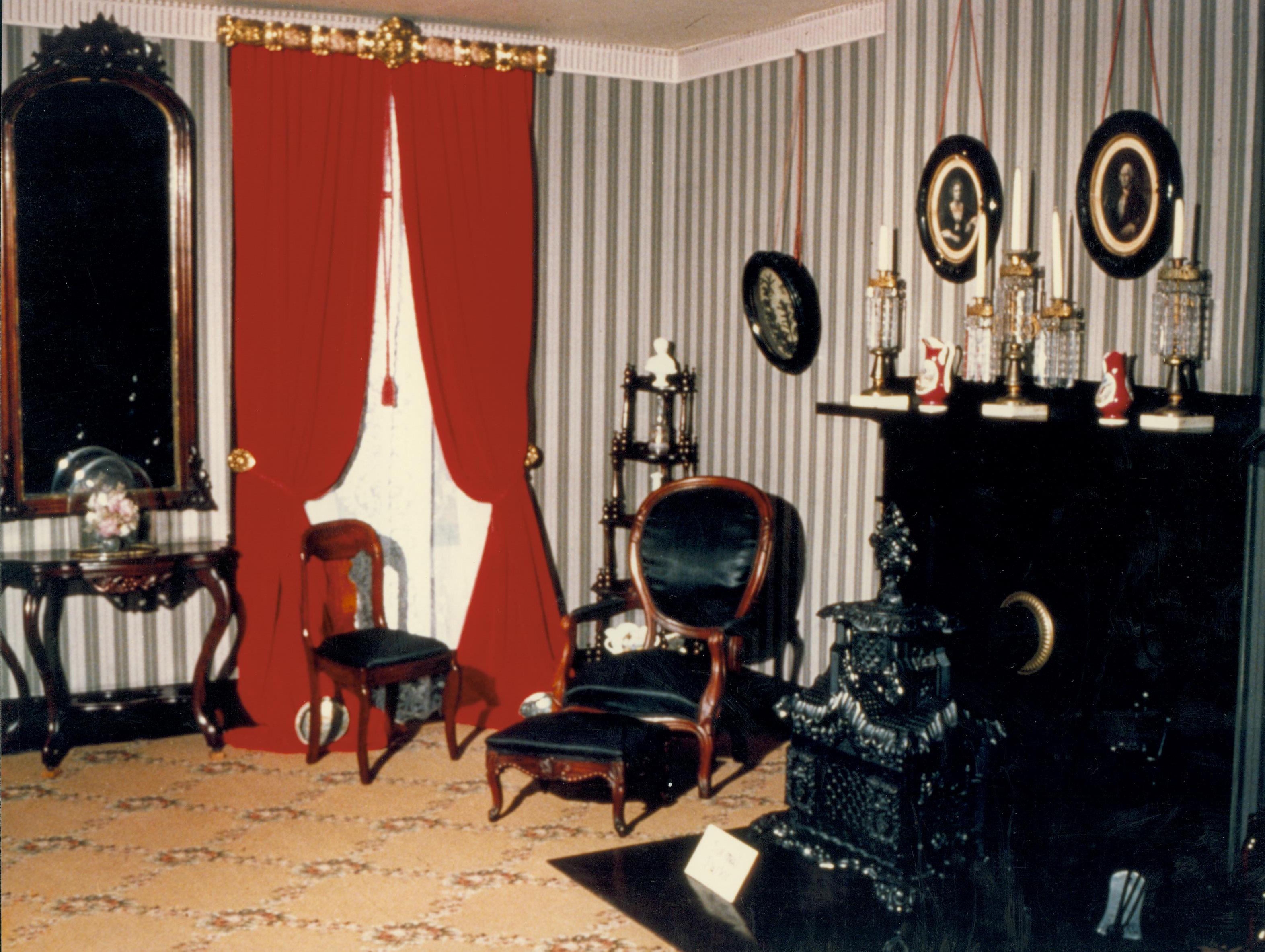 NA Lincoln, Home, parlor