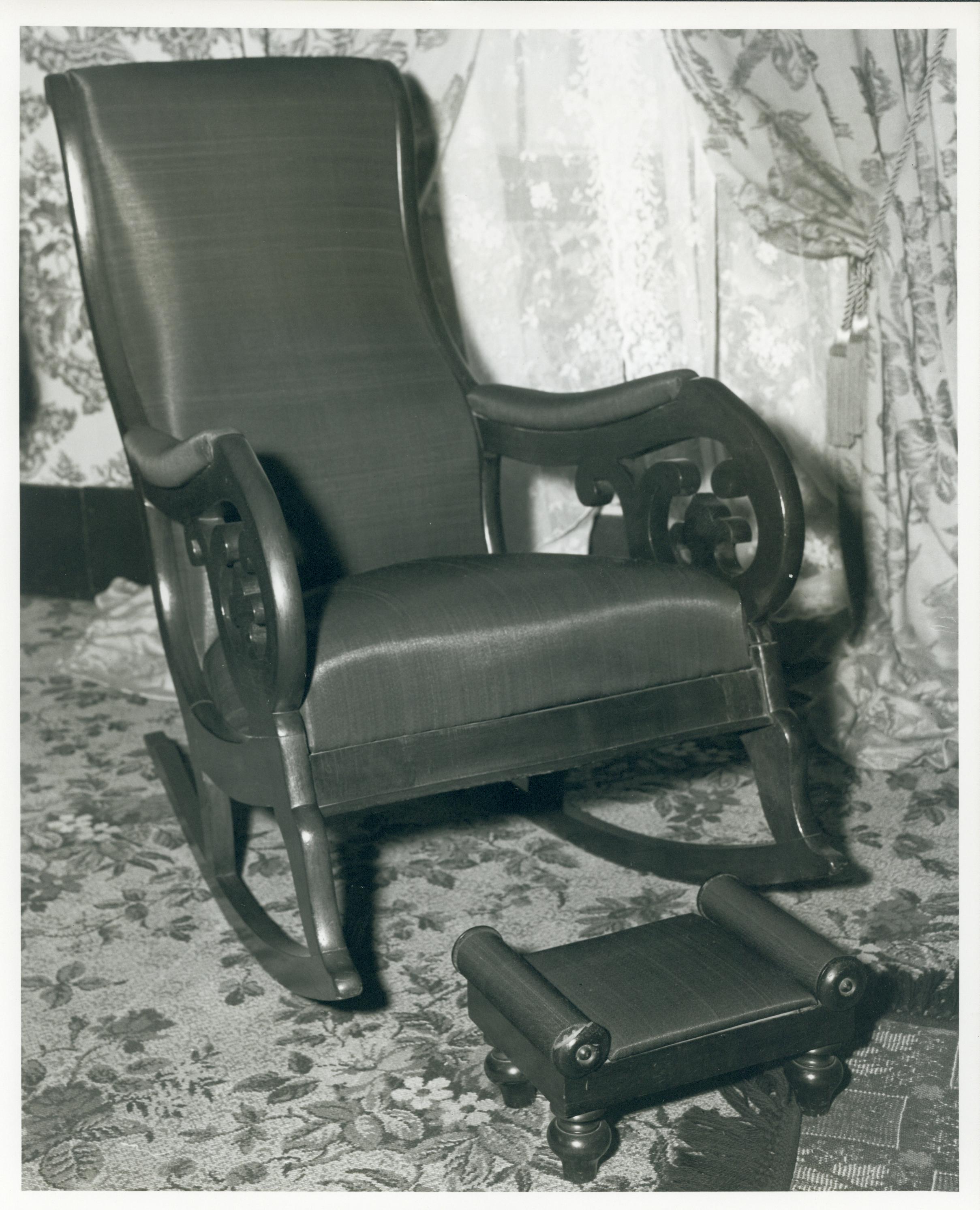 Lincoln's Chair - Sitting Room Print #: 1423-8 Lincoln, Home, sitting, room, artifacts, chair