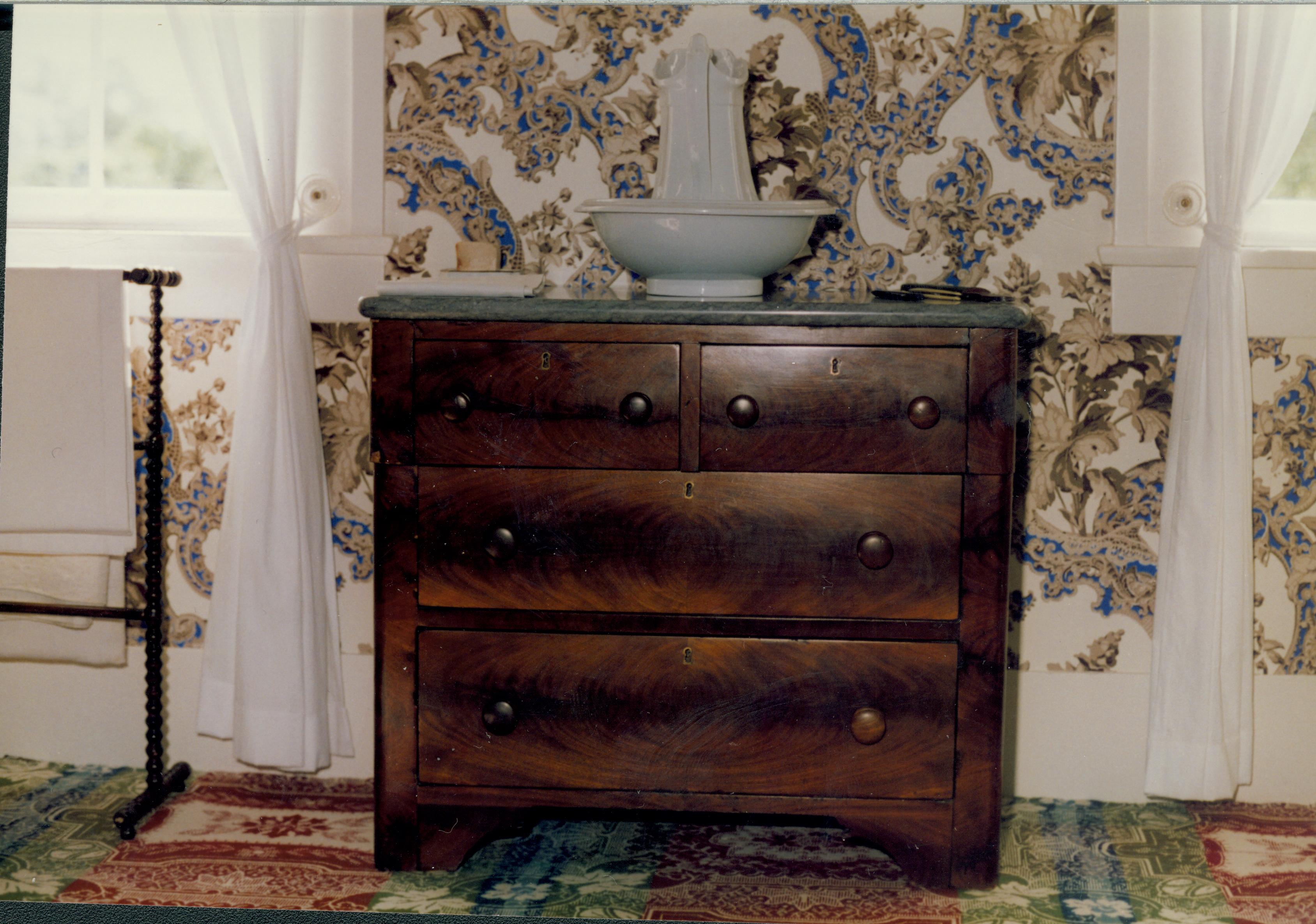 NA Lincoln, home, furnishings