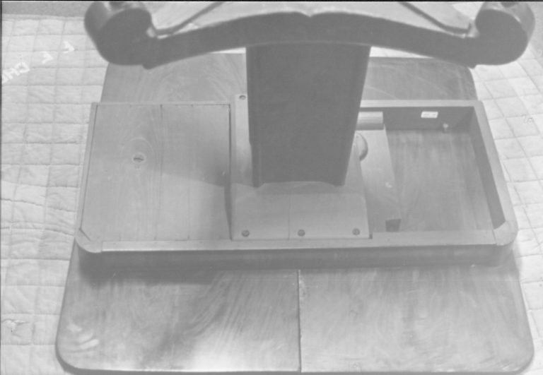 NA LIHO- 29 D 10 Game Table 5 furnishings, game table