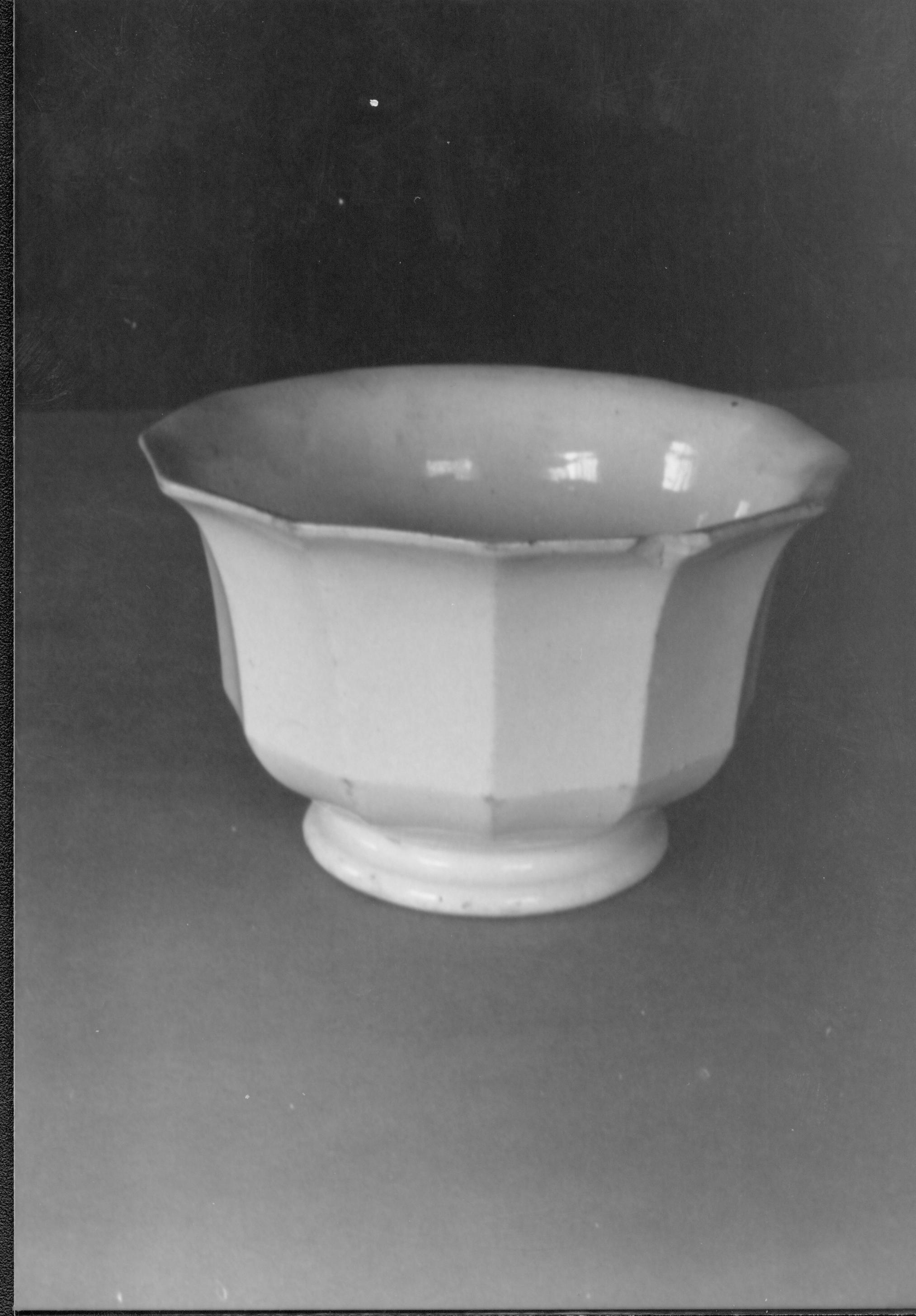 Ironstone bowl LIHO- 193 Ironstone bowl, roll 16 #14 furnishings, bowl