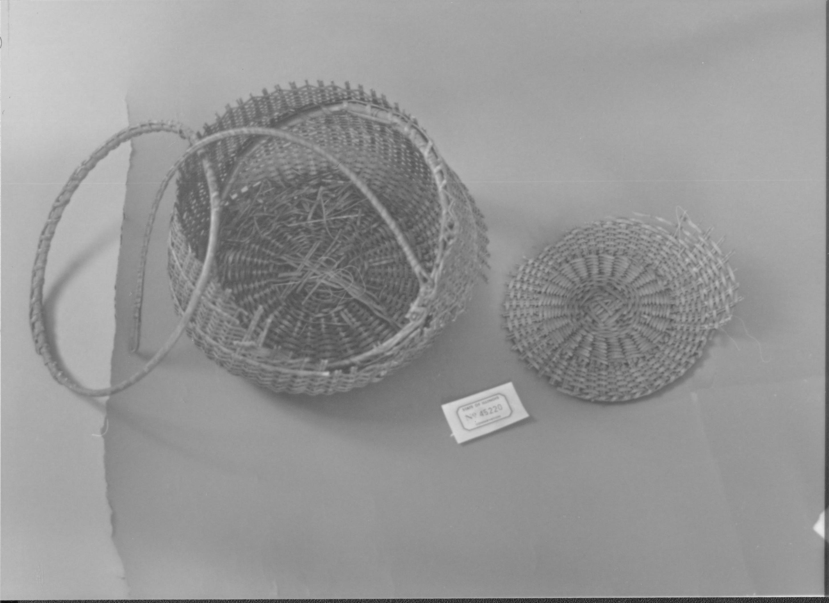 Sewing basket LIHO- 278, unknown, sewing basket furnishings, sewing basket