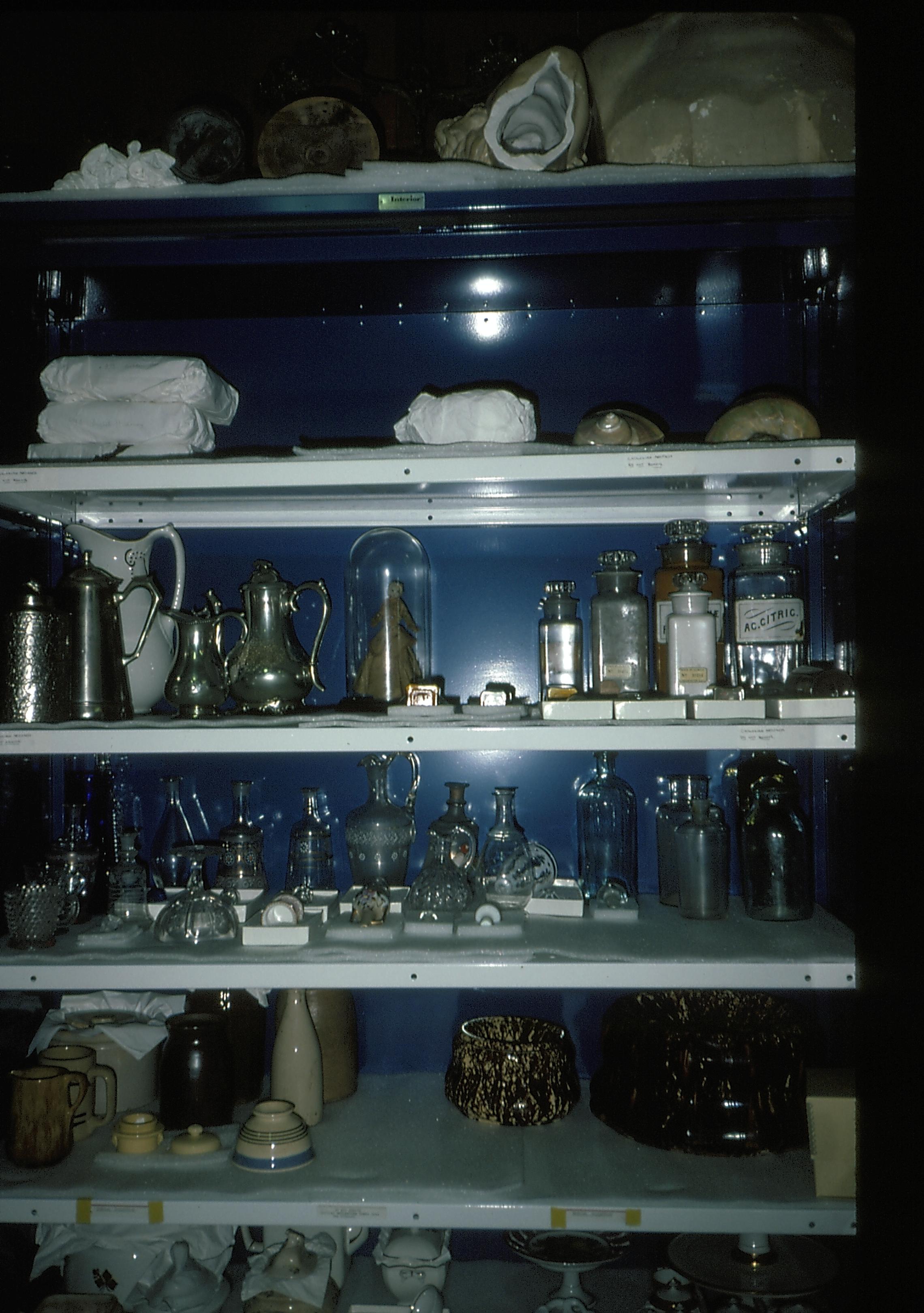 NA Lincoln Home NHS, Collections Storage, Lincoln Barn 3/92, 6 collections, storage, glassware