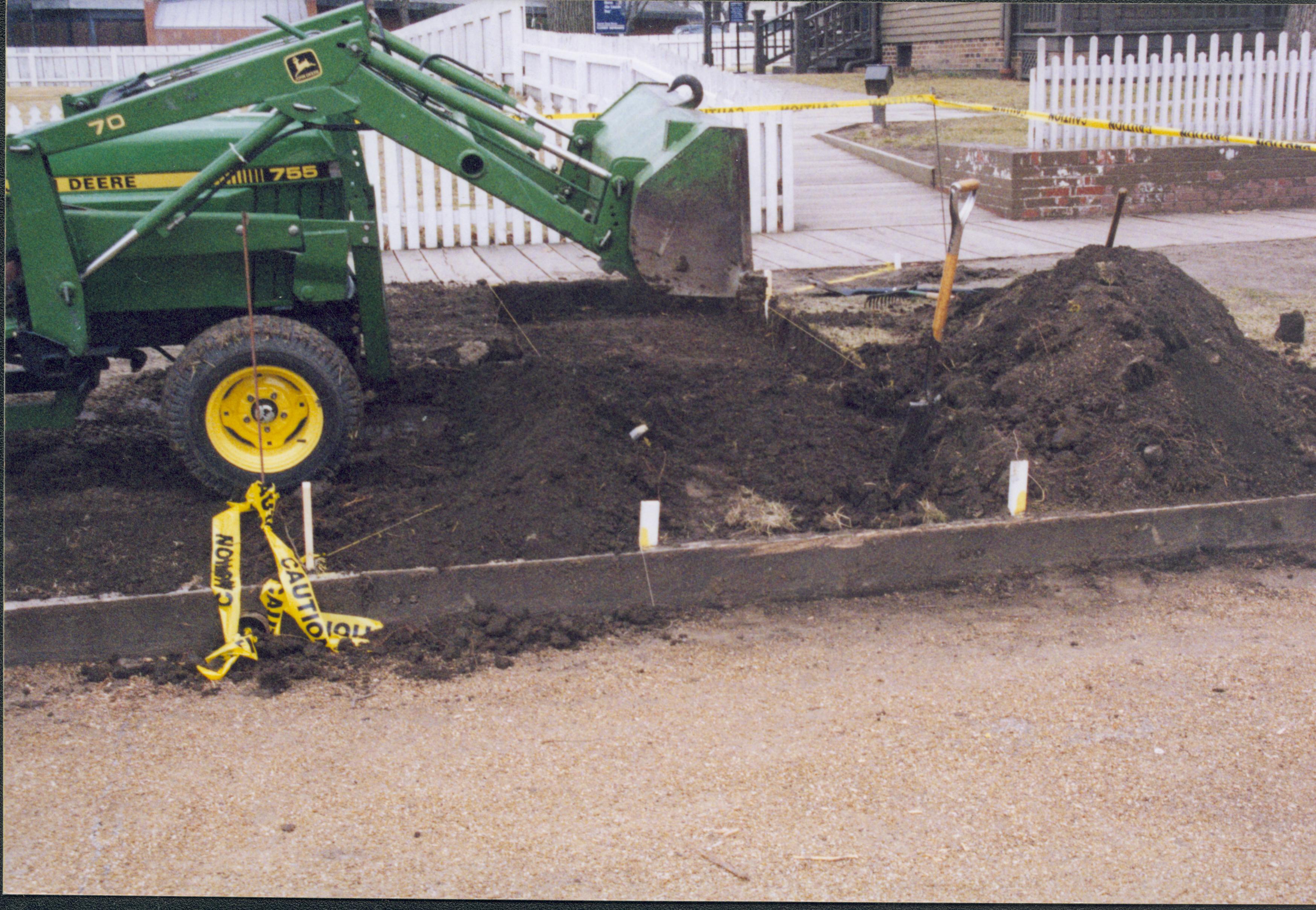 Dean House, digging for boardwalk Lincoln Home NHS- Dean House, HS-13, roll 2002-1 exp 4 Dean House, boardwalk