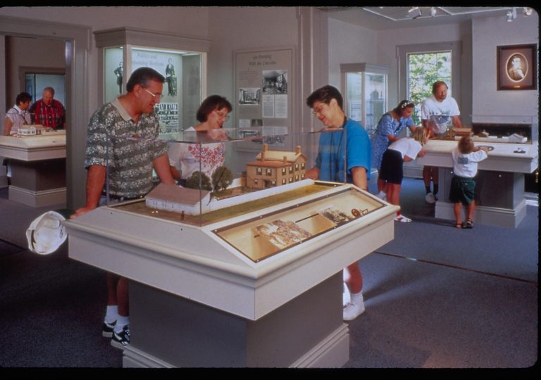 Dean House exhibit Lincoln Home NHS- Dean House exhibit installation Dean House, exhibit