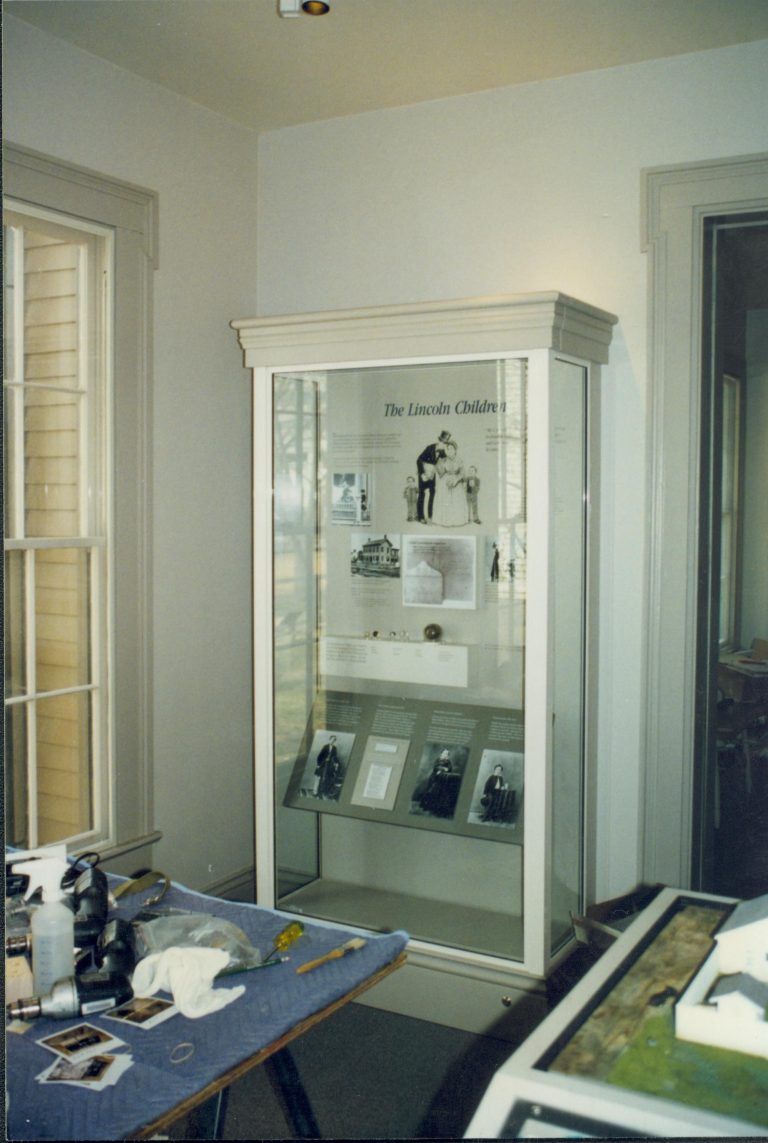 Dean House exhibit Lincoln Home NHS- Dean House exhibit installation Dean House, exhibit