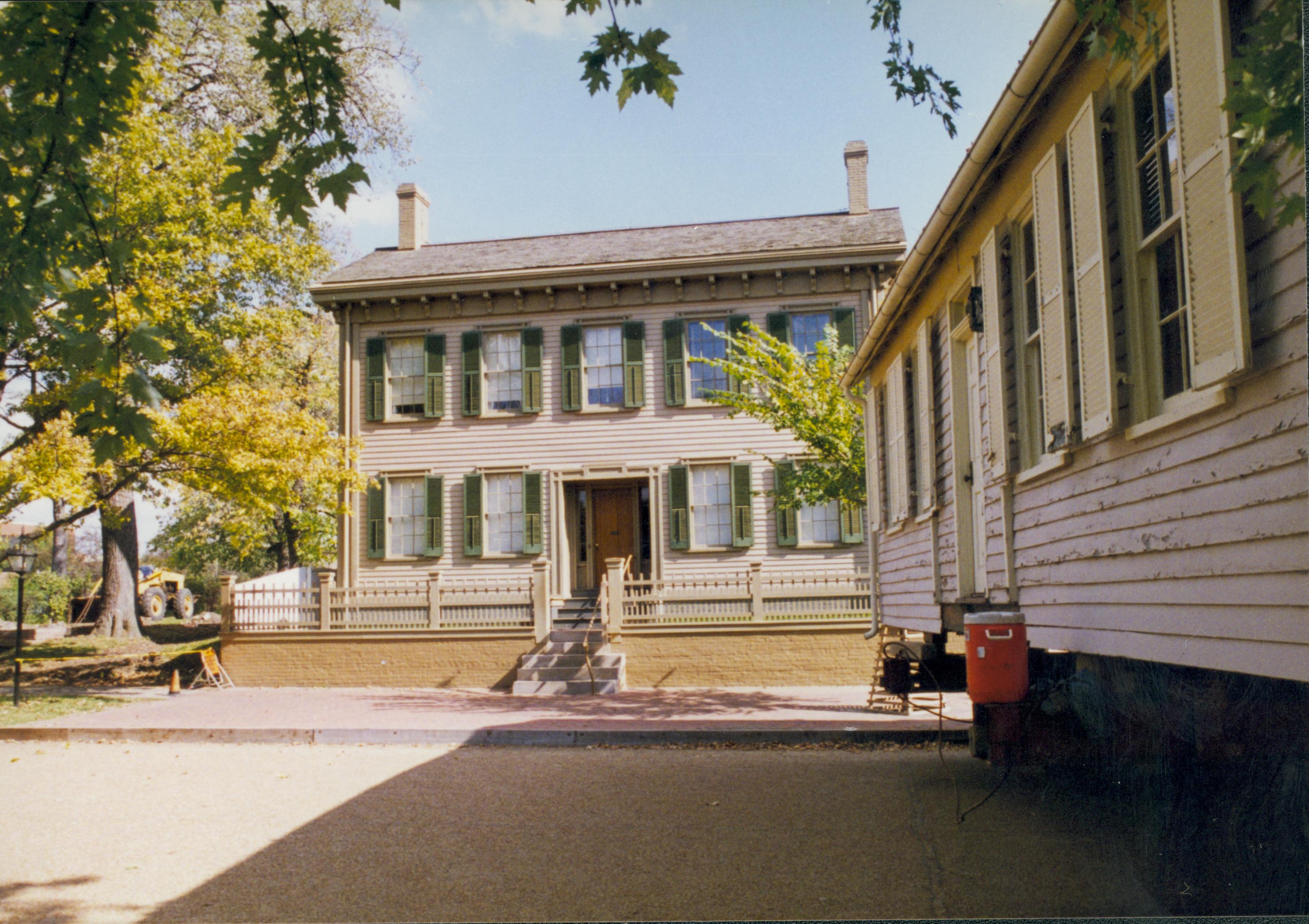 Moving in front of Lincoln Home Lincoln Home NHS- Corneau House move, exp 7 Corneau House, move