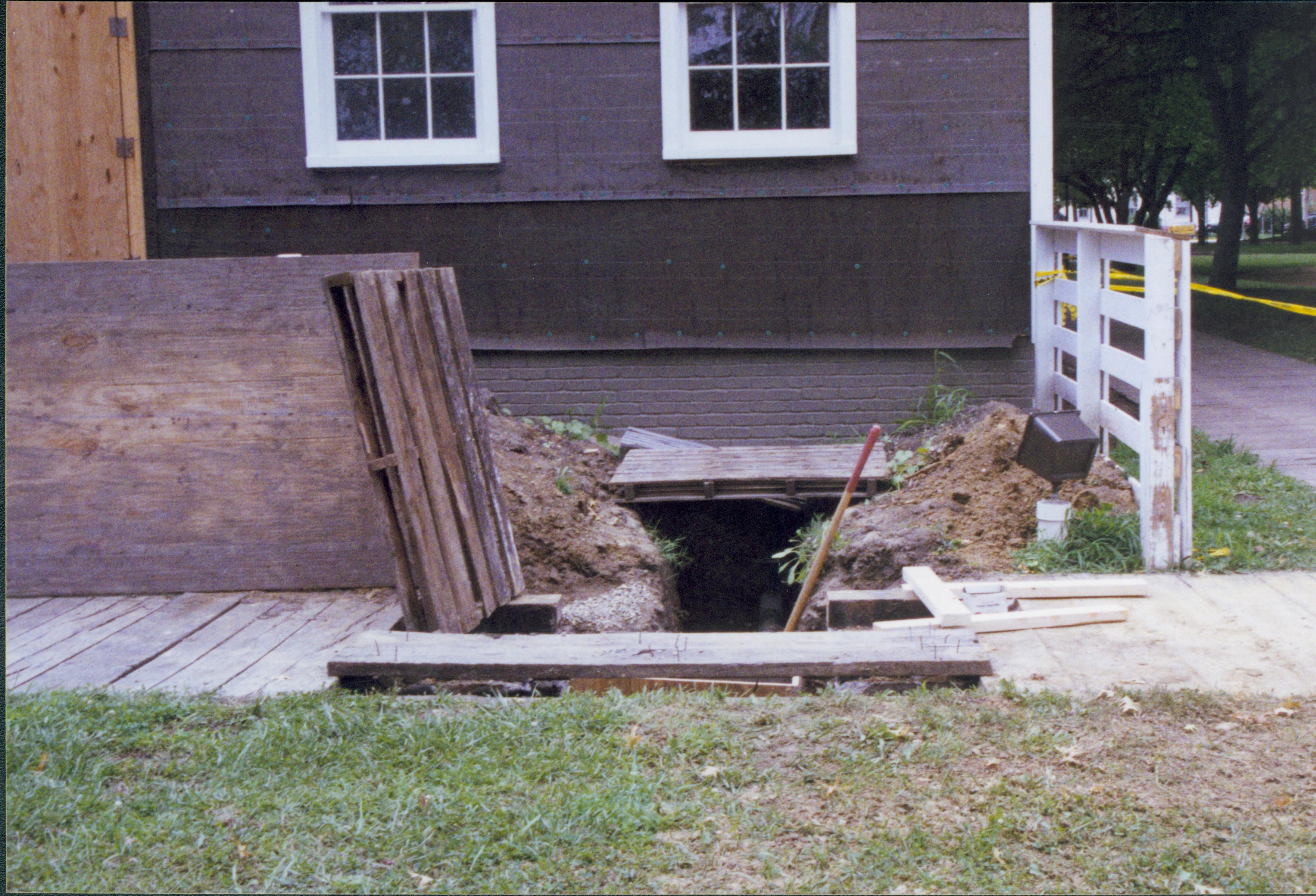 Corneau House, digging Lincoln Home NHS- Corneau House Restoration, roll 2000-7 exp 15 Corneau House, renovation