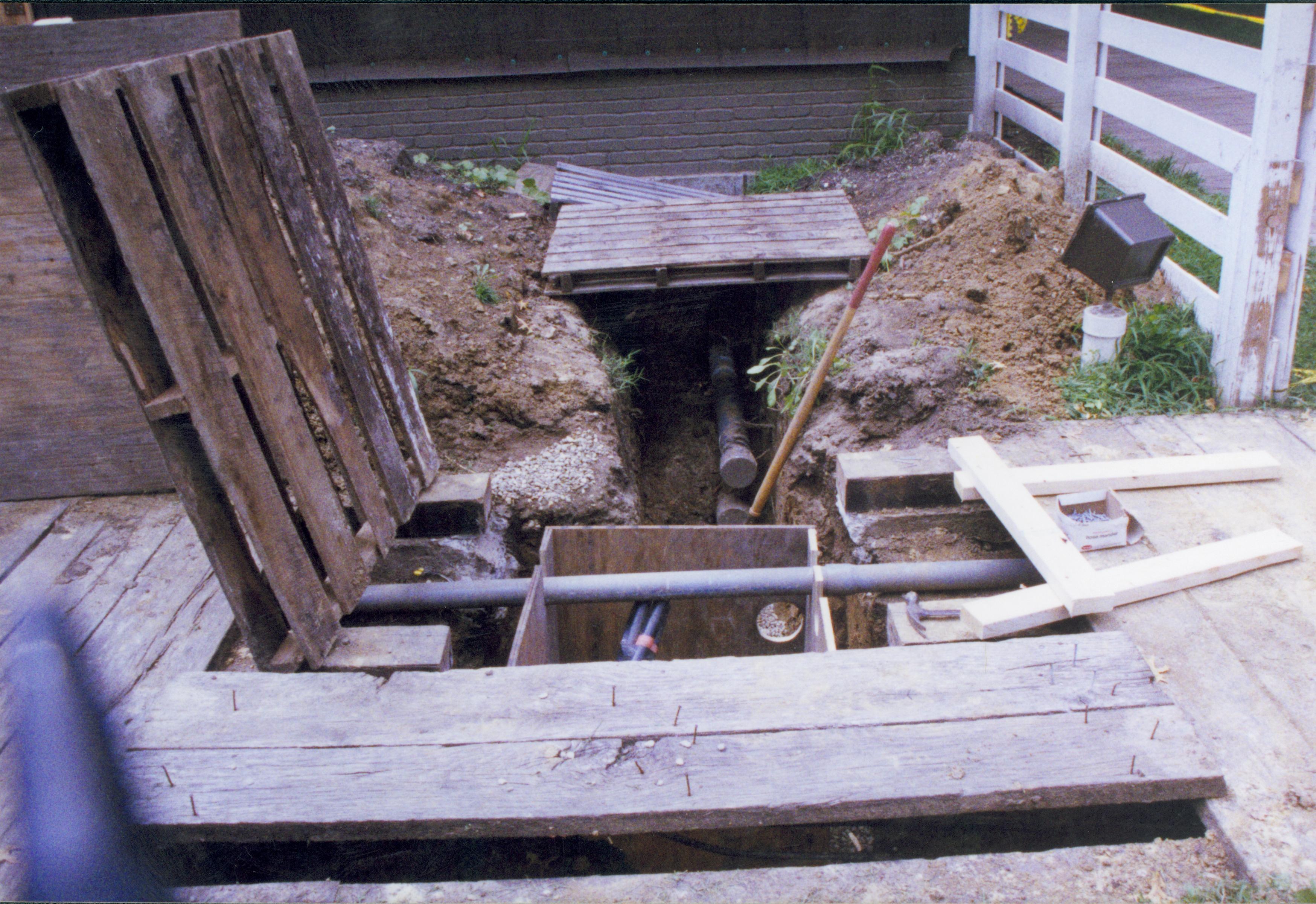 Corneau House, digging Lincoln Home NHS- Corneau House Restoration, roll 2000-7 exp 17 Corneau House, renovation