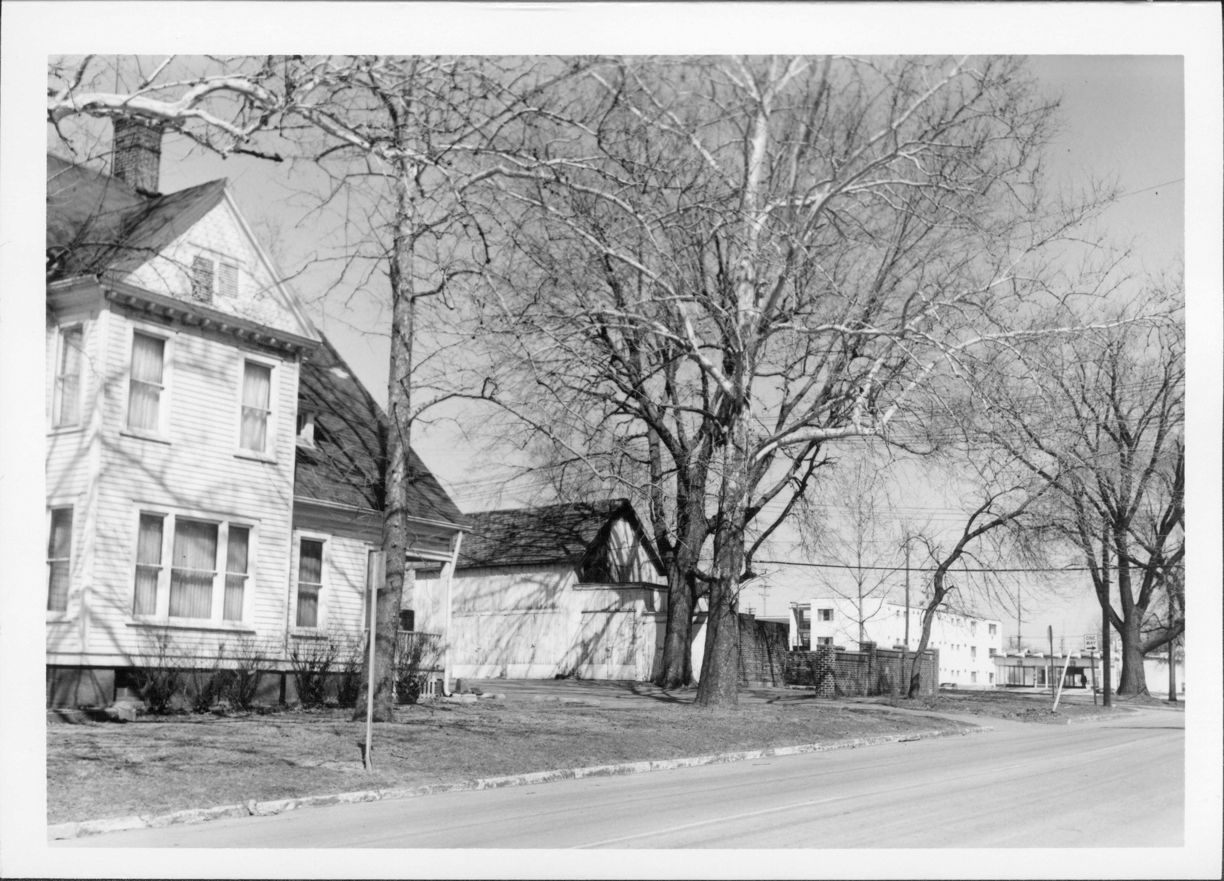 NA Lincoln Home NHS, class #1 pic #3, class #352, neg #3 Allen Barn