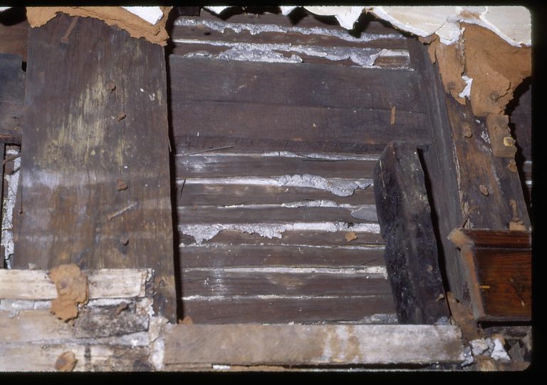 framing, ledges track, backside of plaster LIHO NHS- Arnold House, 19 Arnold House