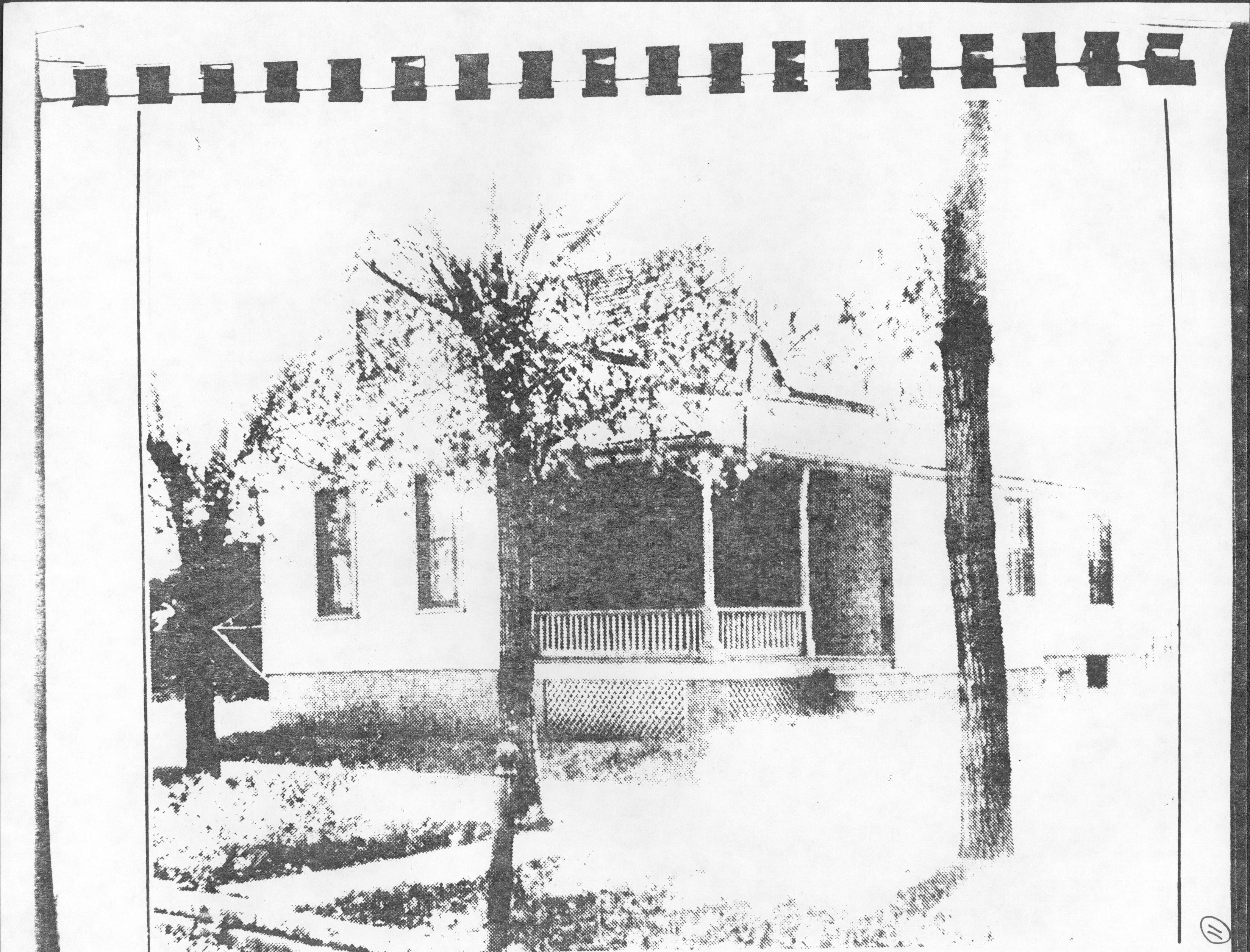 View of relocated Arnold House. appears to show an off-set on west side. (Only photos of pre-1900 Arnold House exist in background of Lincoln Home photos) LIHO NHS- Arnold House, #11 Arnold House, Lincoln Home