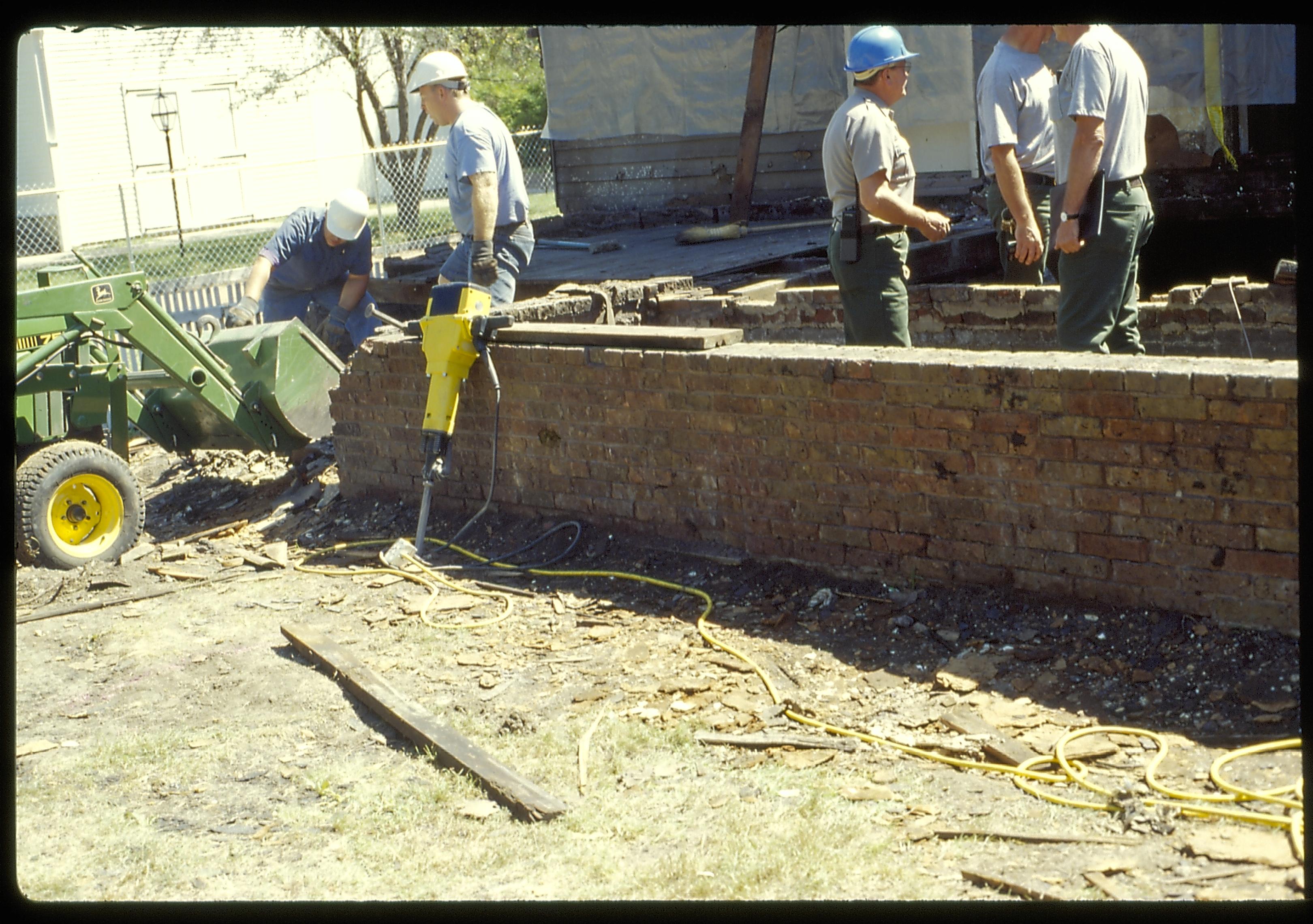 Foundation LIHO NHS- Arnold House, HS-20 Roll #4 7/23-7/26/96, exp 3 Arnold House, restoration