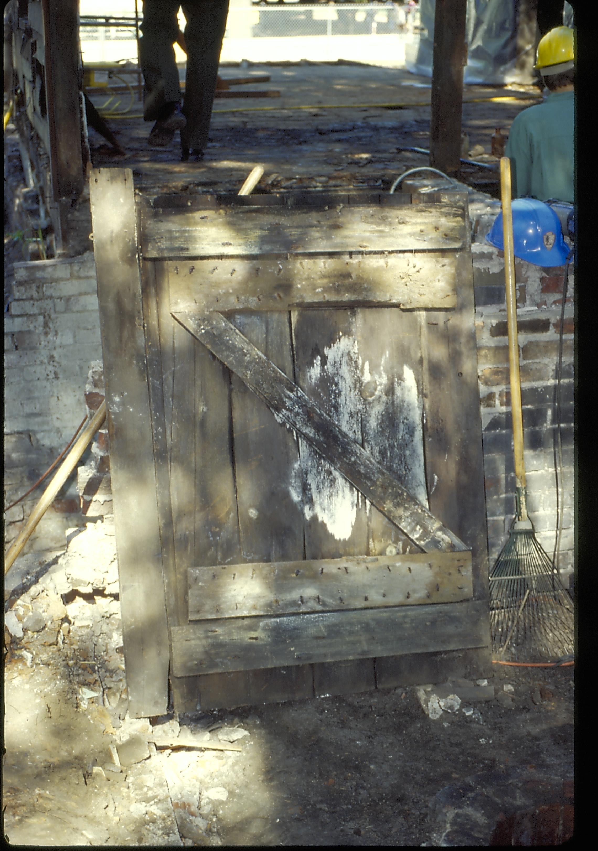 Gate LIHO NHS- Arnold House, HS-20 Roll #4 7/23-7/26/96, exp 16 Arnold House, restoration