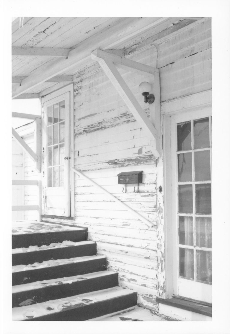 NA Morse House, Exterior