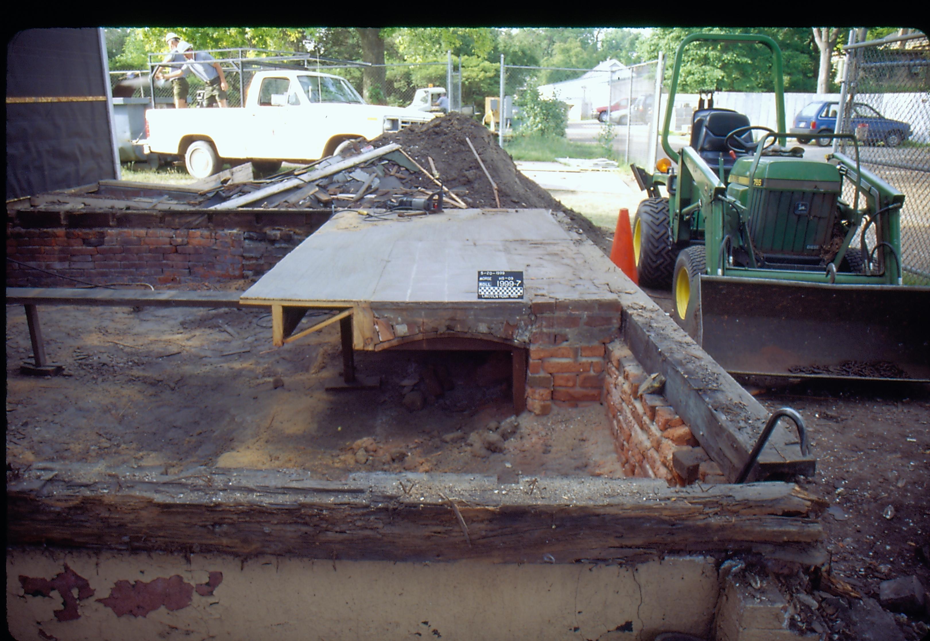 NA 1999-7 Morse House, Exterior, Excavation