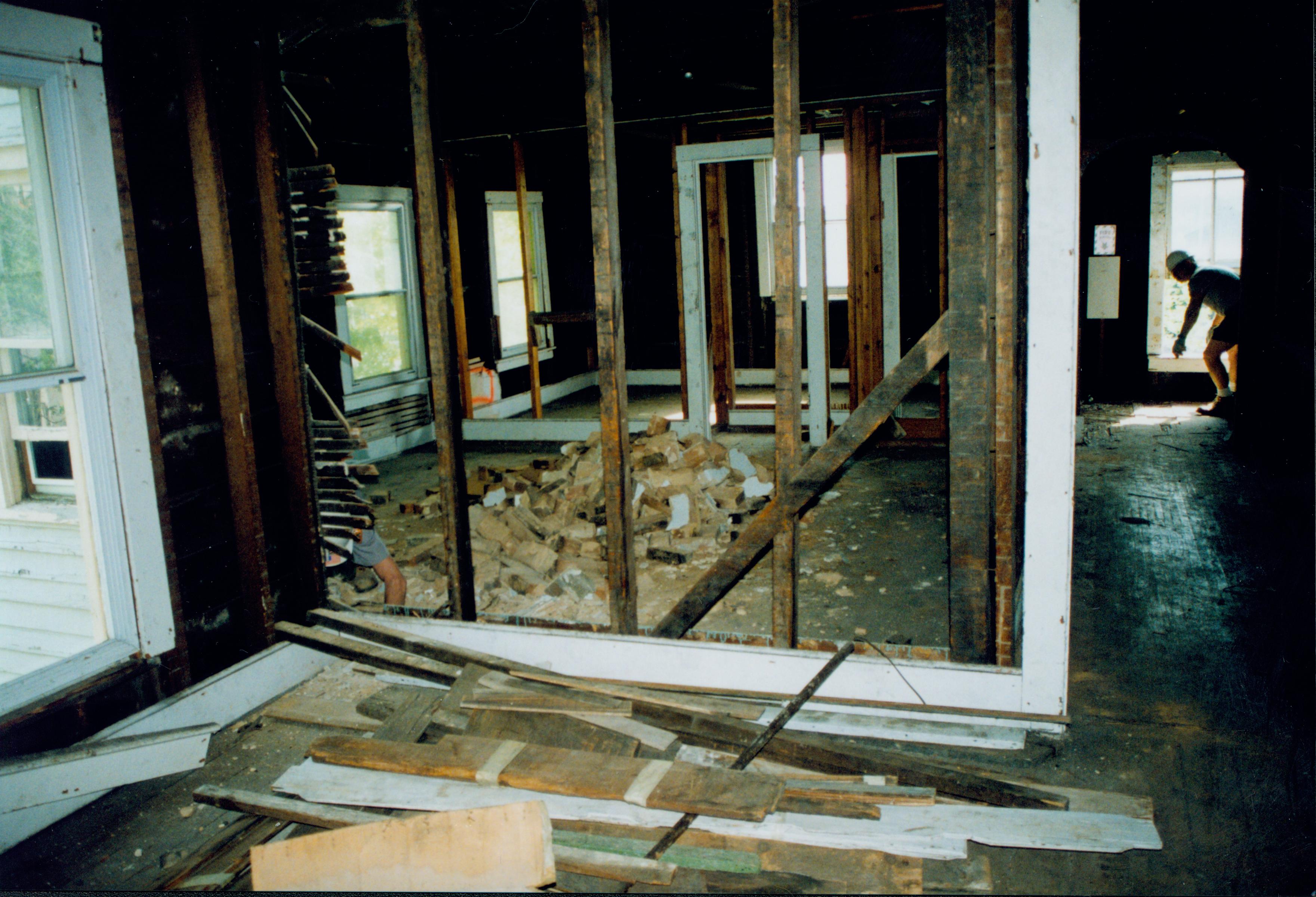 from room 201 10; 1999-7 Morse House, Interior