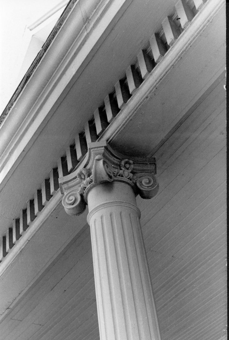 NA Robinson House, Exterior