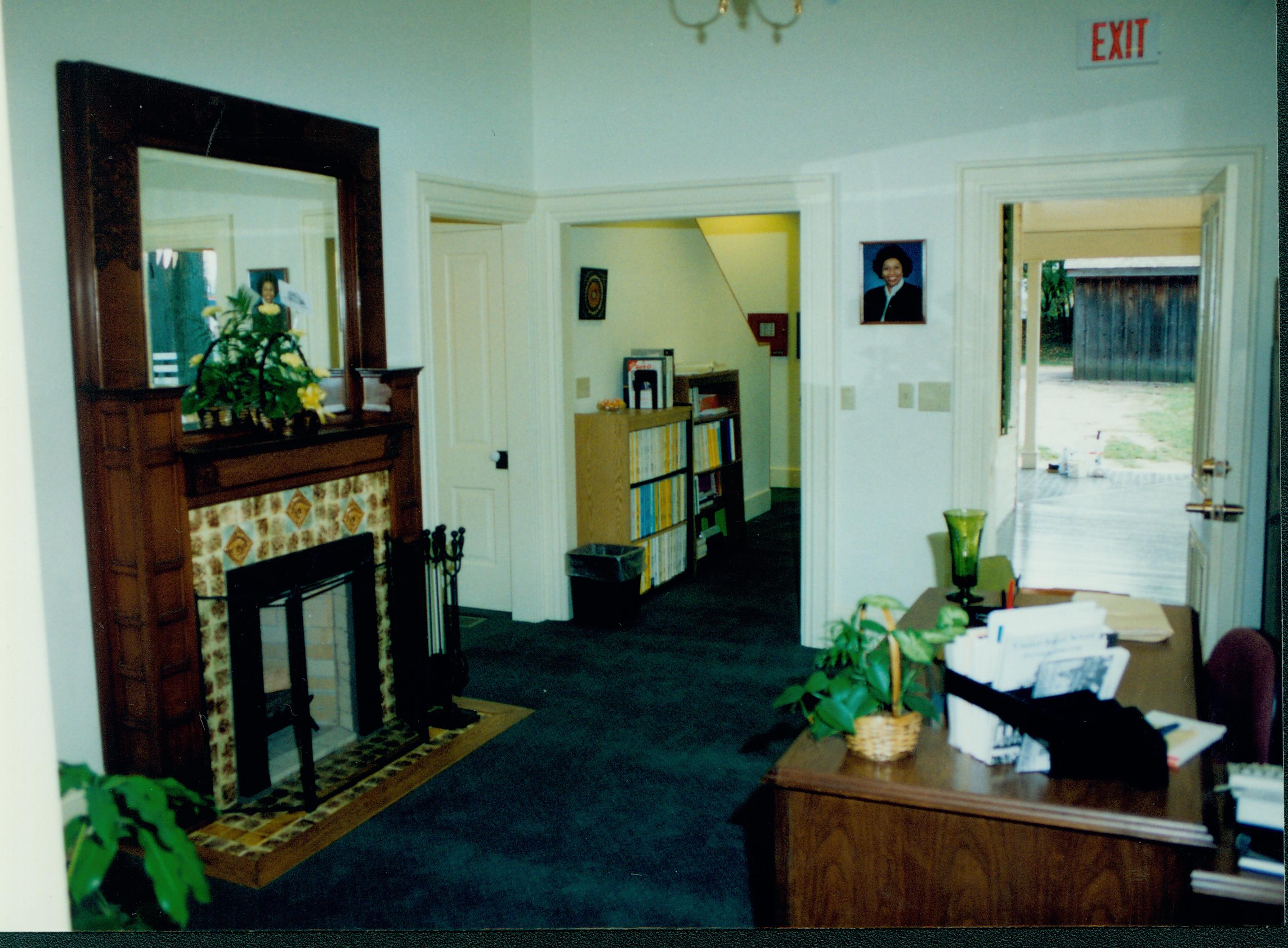 NA Robinson House, Interior