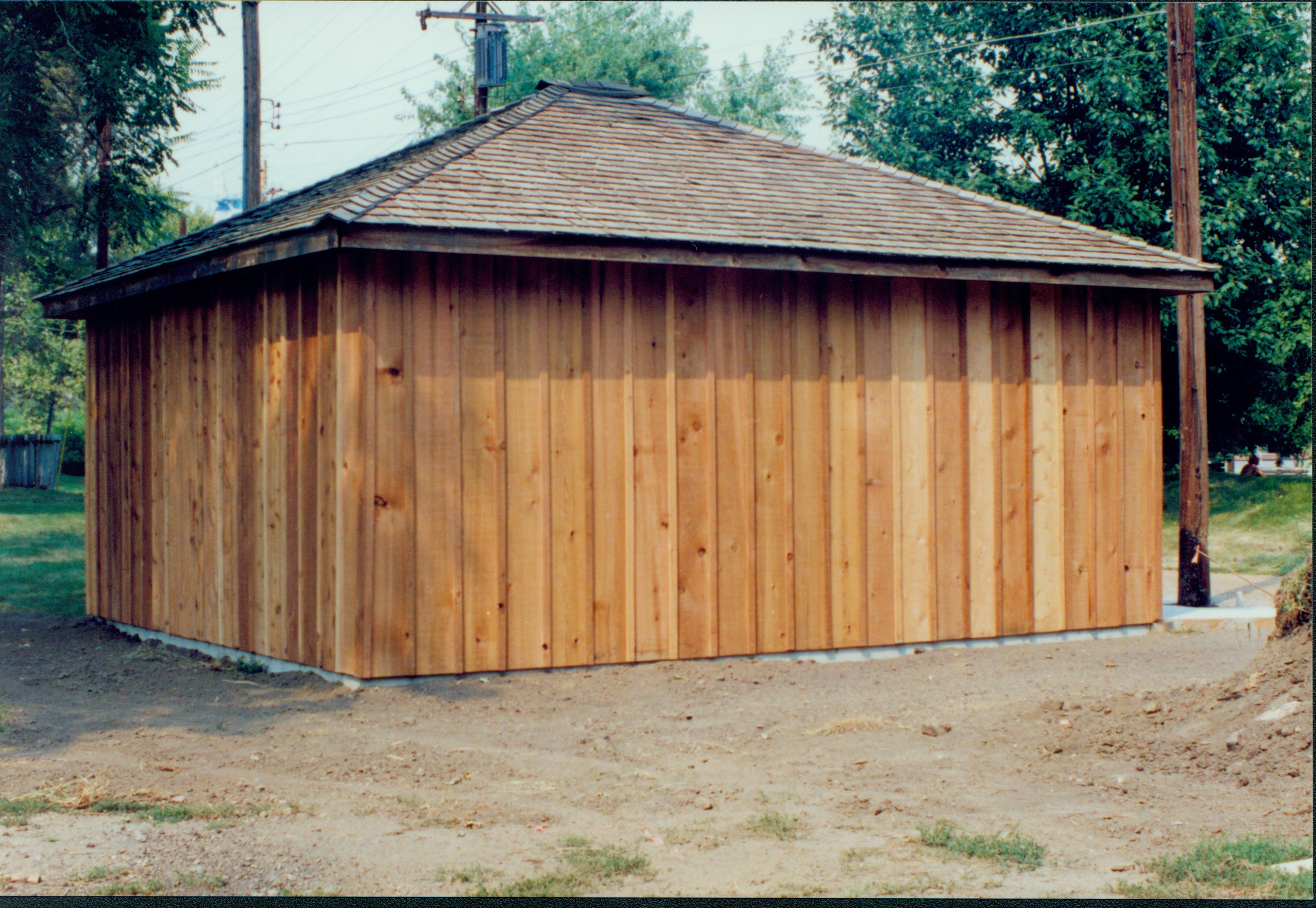 NA Robinson House, Robinson Garage