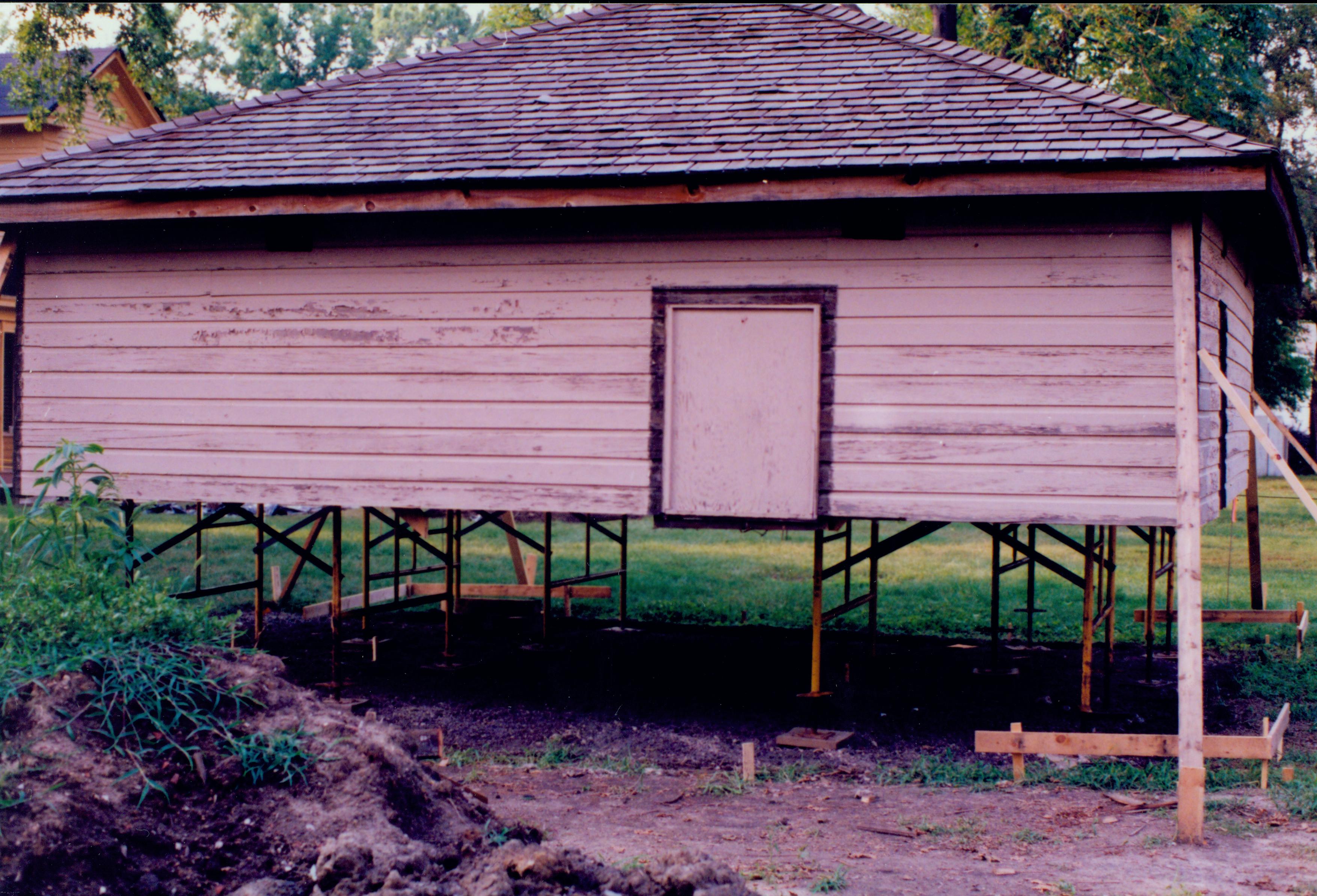 NA Robinson House, Robinson Garage