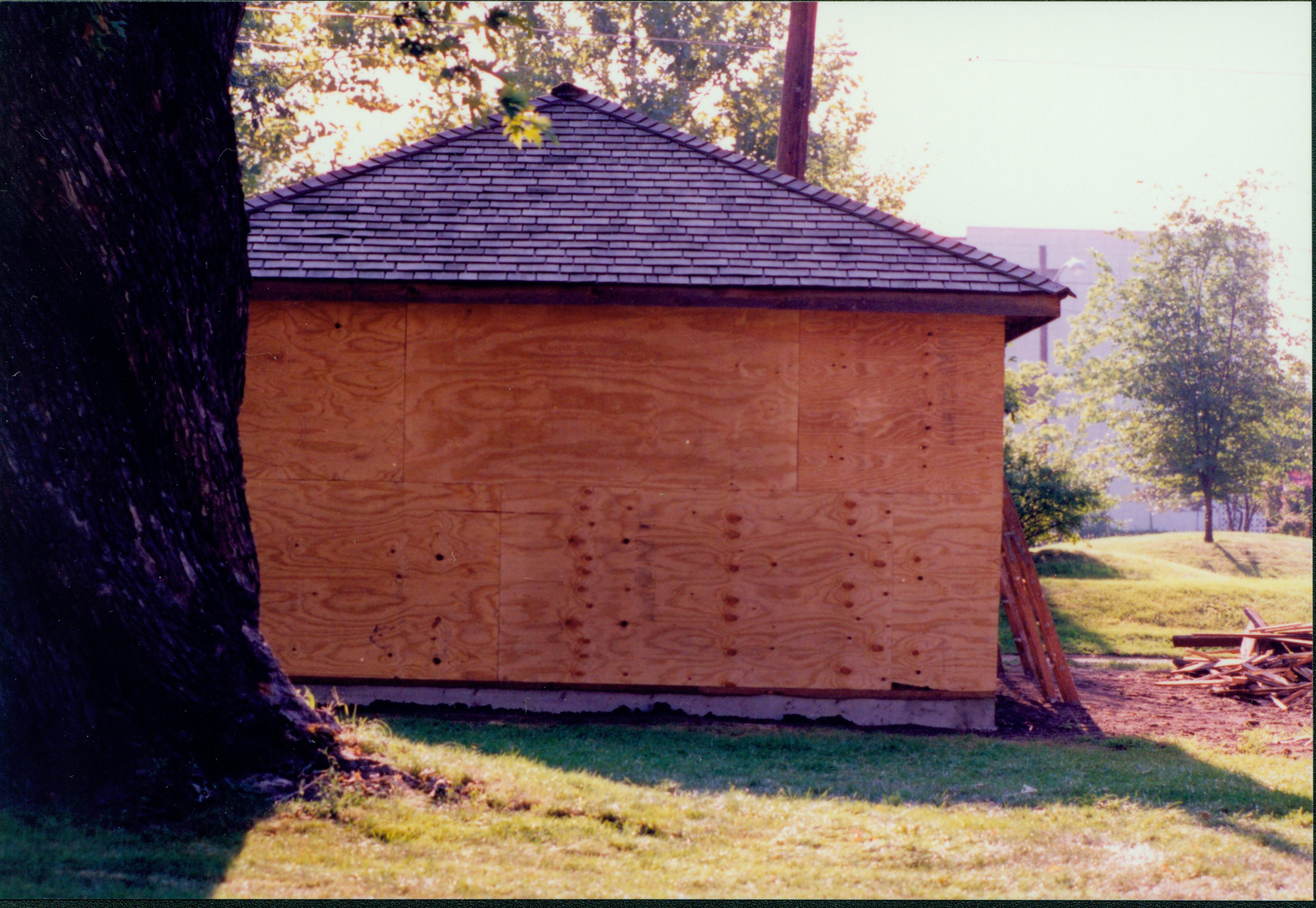 NA Robinson House, Robinson Garage