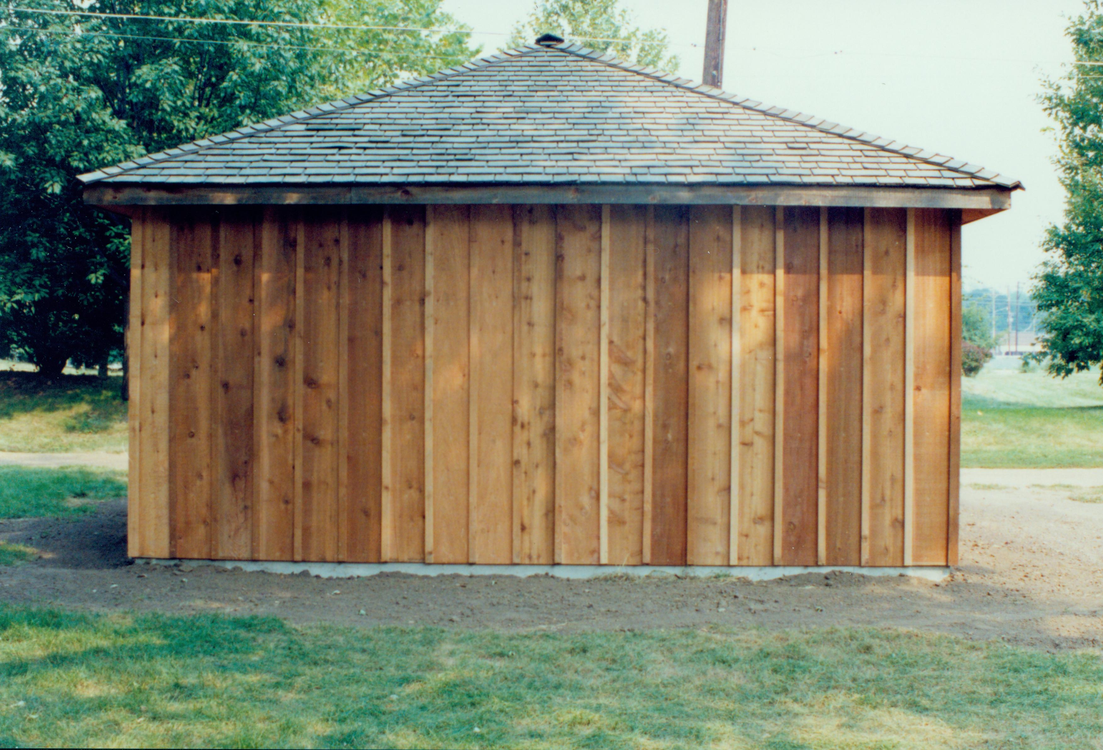 NA Robinson House, Robinson Garage