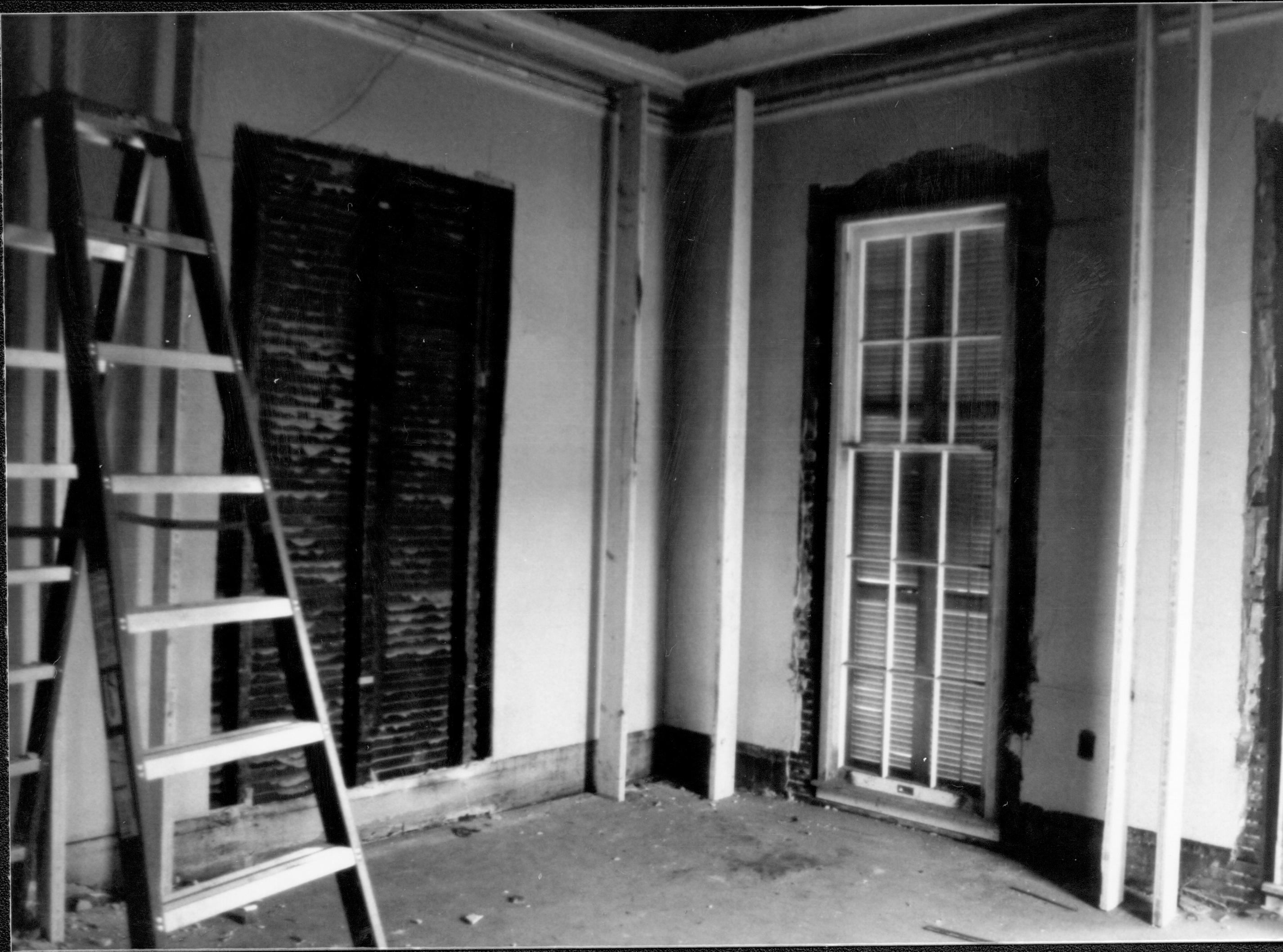 removal of plaster casting from livingroom ceiling Robinson House, HS 10 LIHO, 6, 9 Robinson House, interior, construction