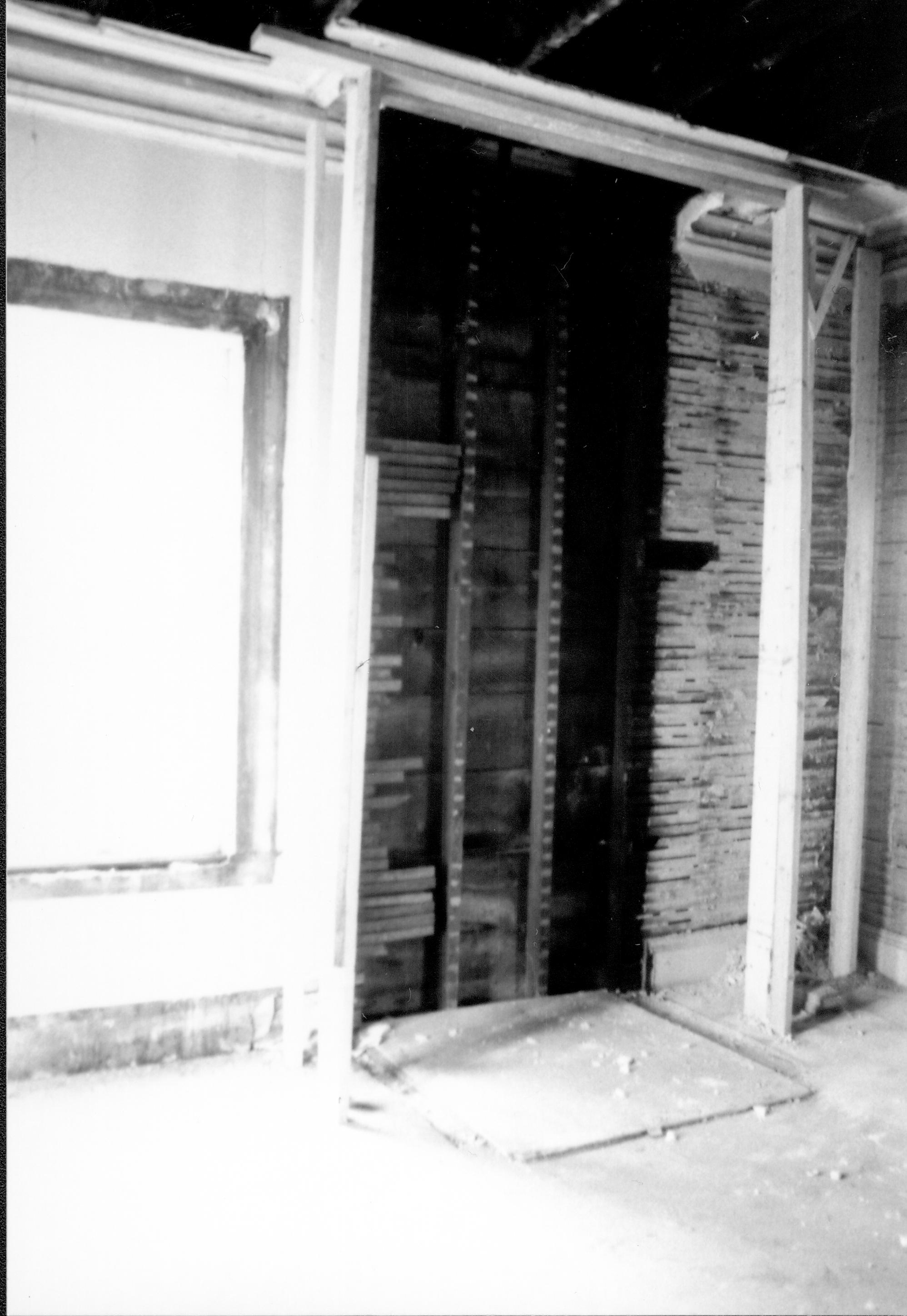 removal of plaster casting from livingroom ceiling Robinson House, HS 10 LIHO, 7, 10 Robinson House, interior, construction