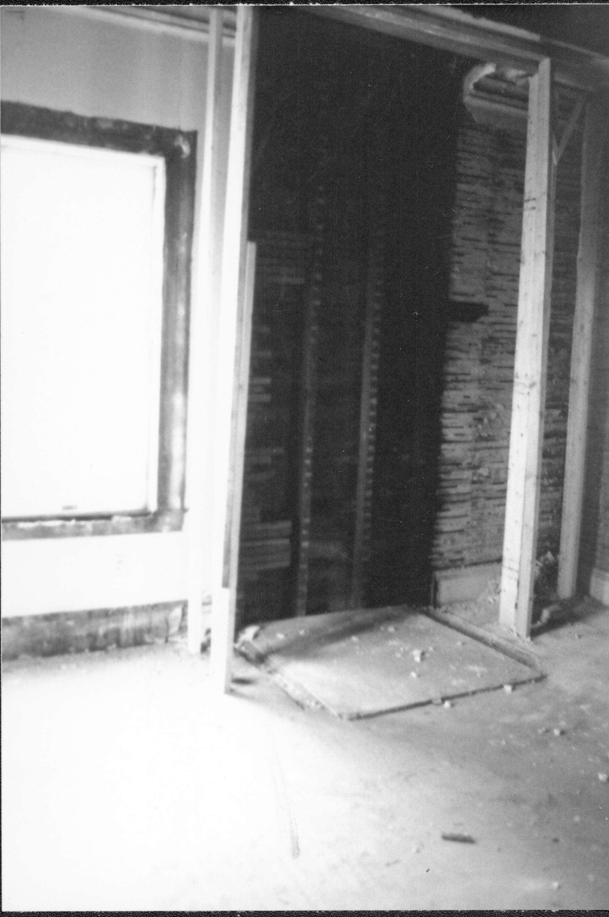 removal of plaster casting from livingroom ceiling Robinson House, HS 10 LIHO, 9, 11 Robinson House, interior, construction