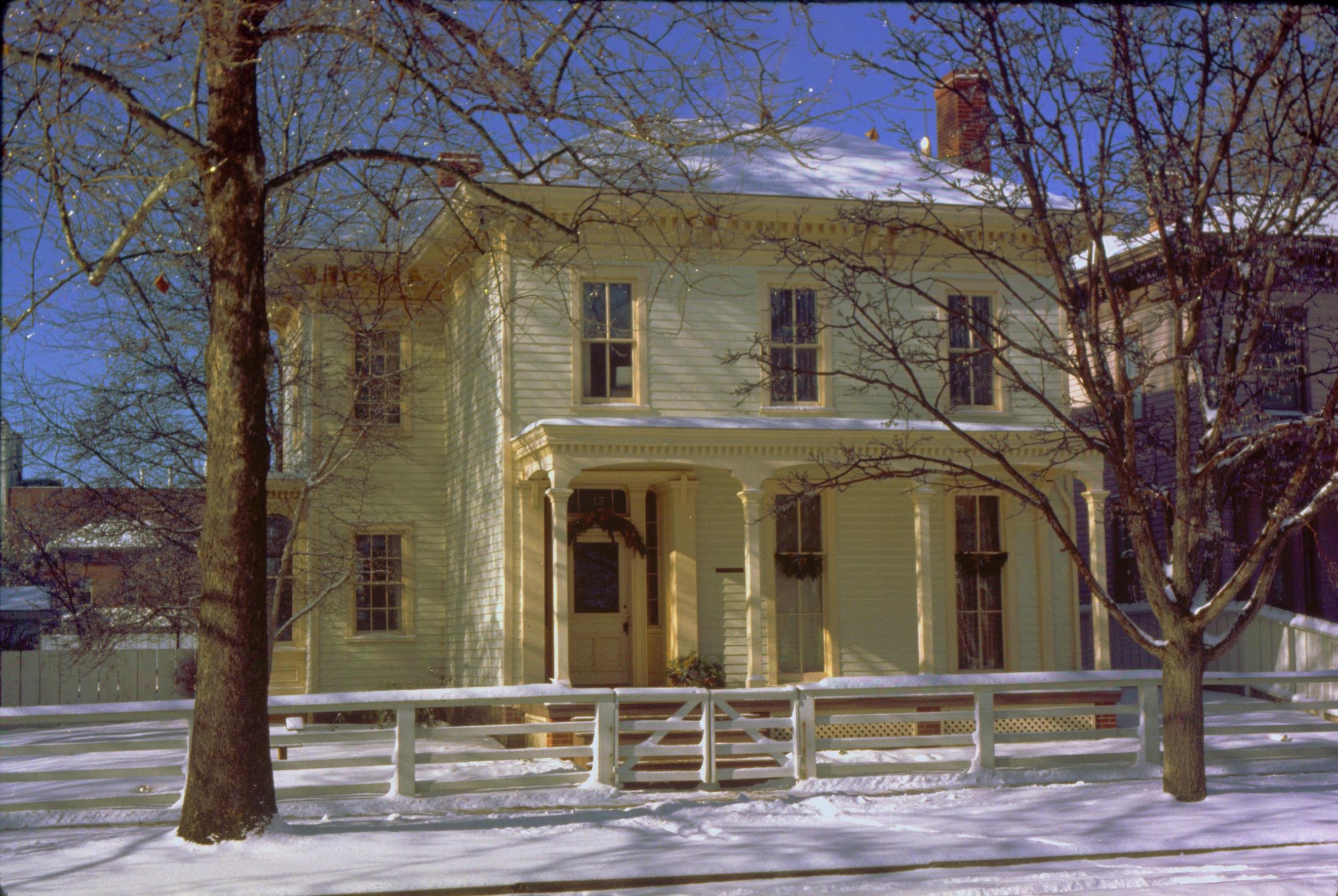 NA Lyon House, Snow