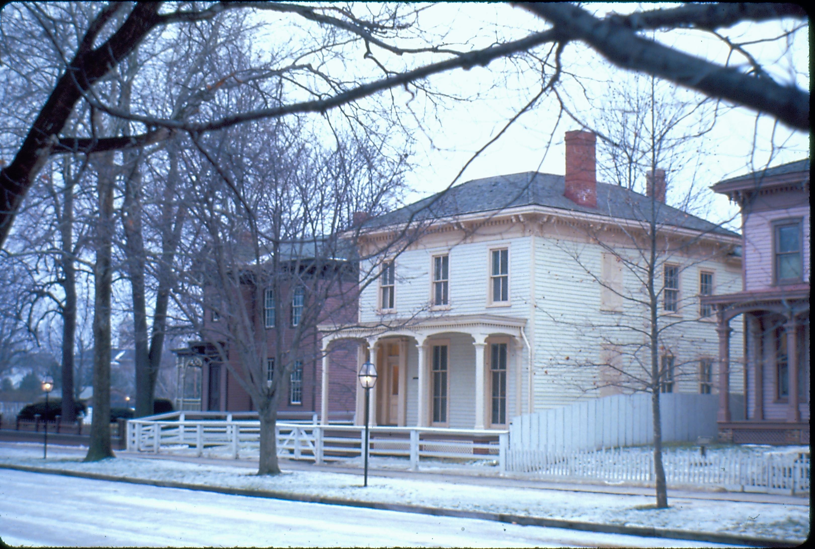 NA Lyon House, Winter