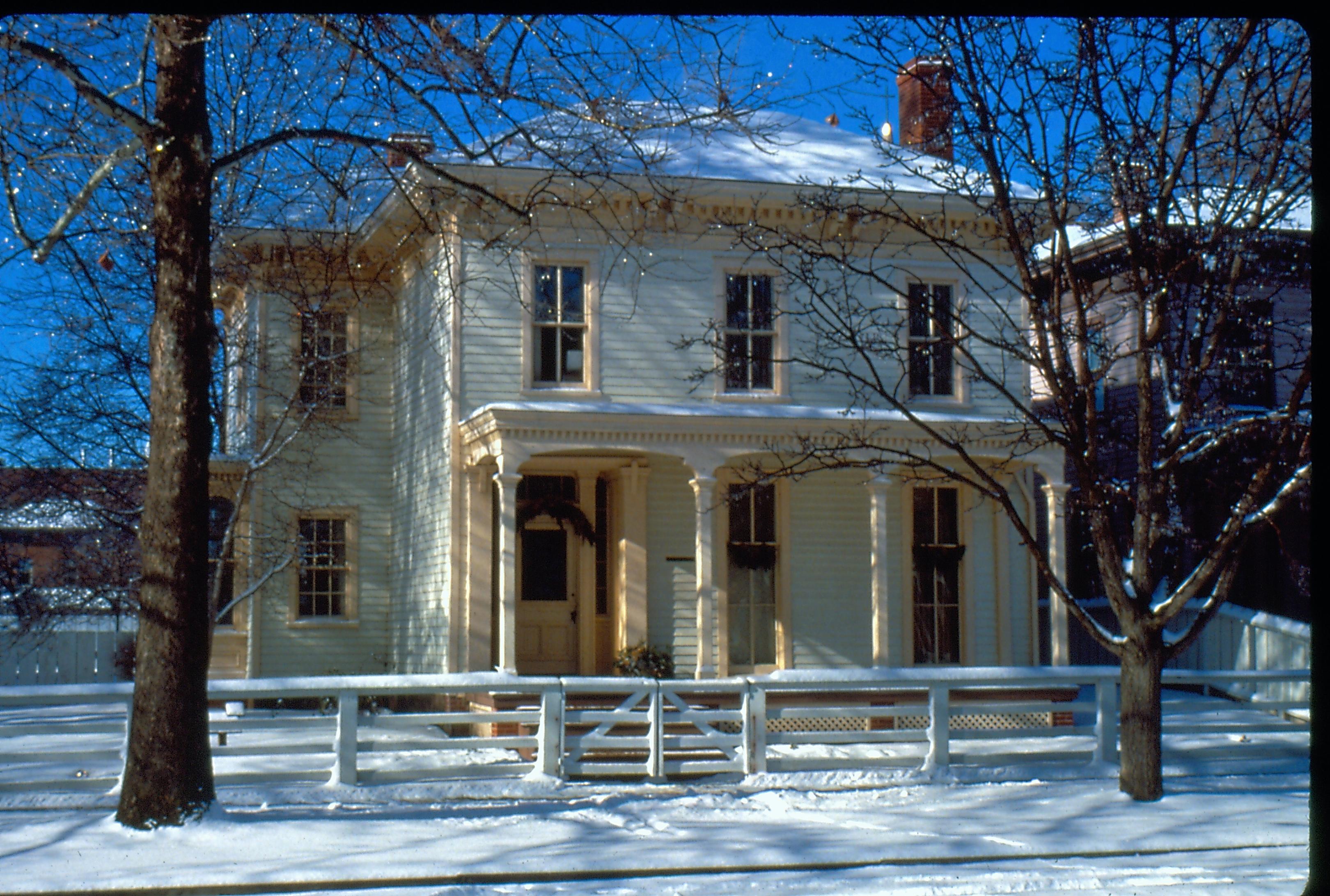 NA Lyon House, Snow