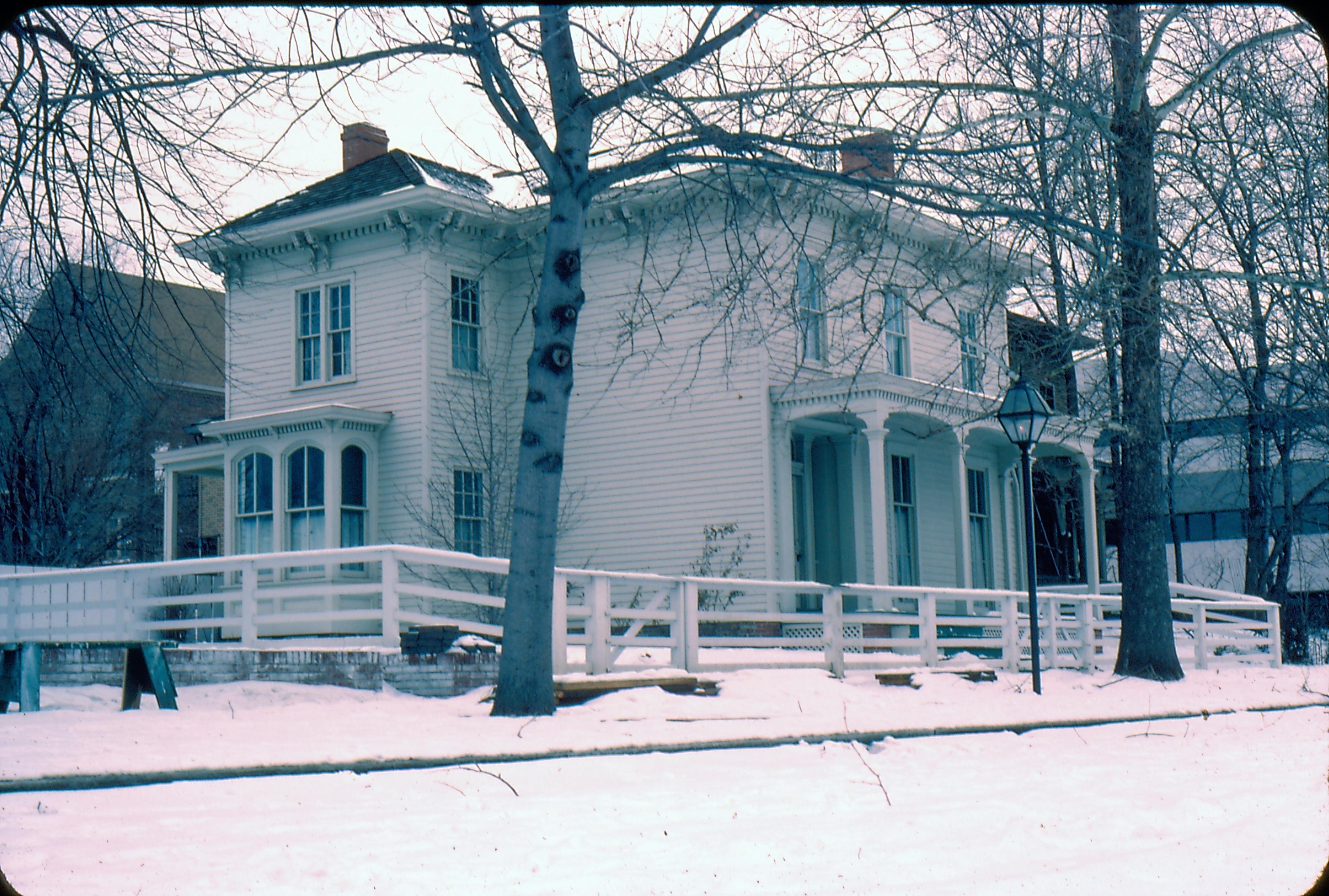 NA Lyon House, Snow