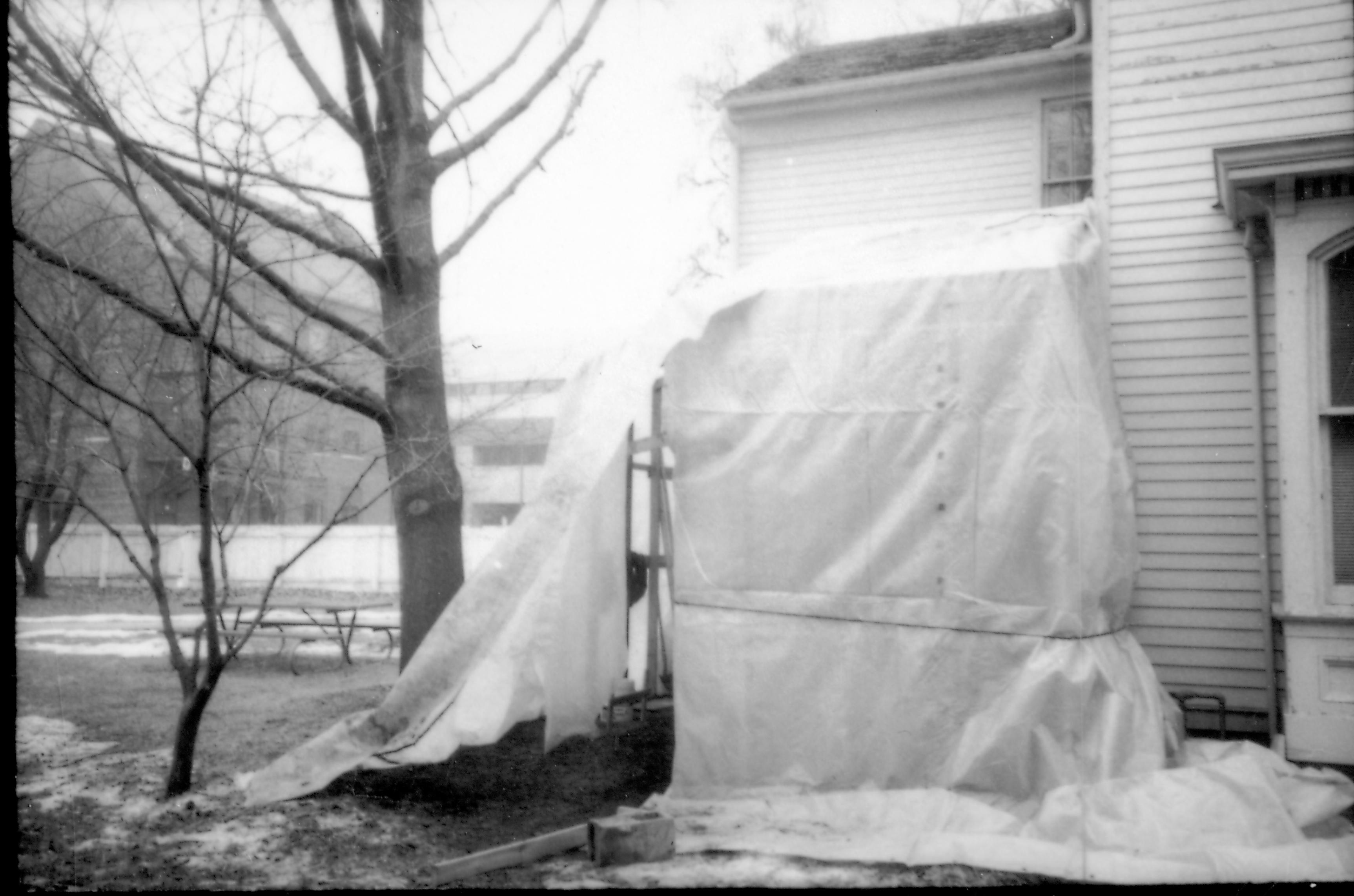 NA 20 Lyon House, Porch, Construction