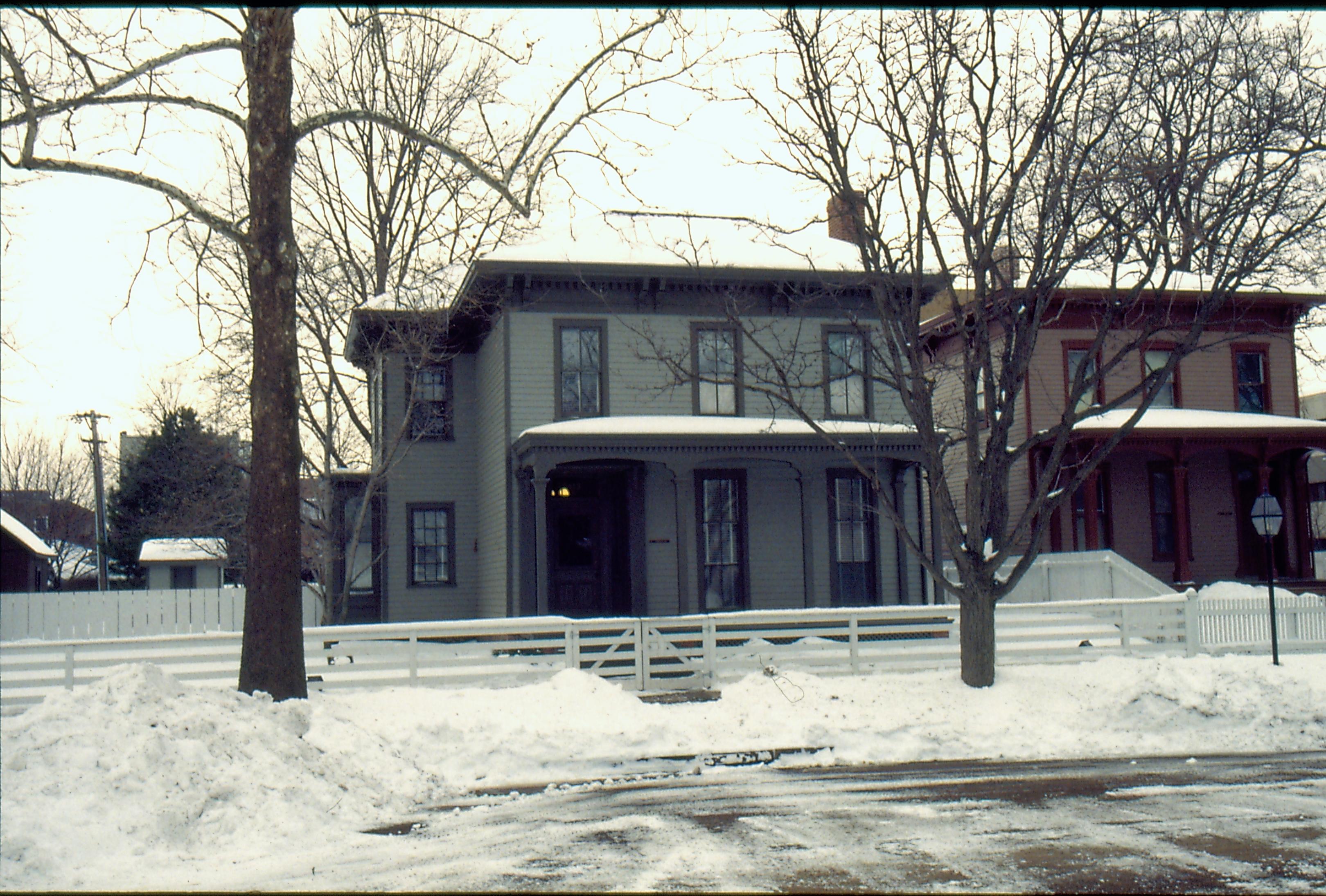 NA Lyon House, Snow