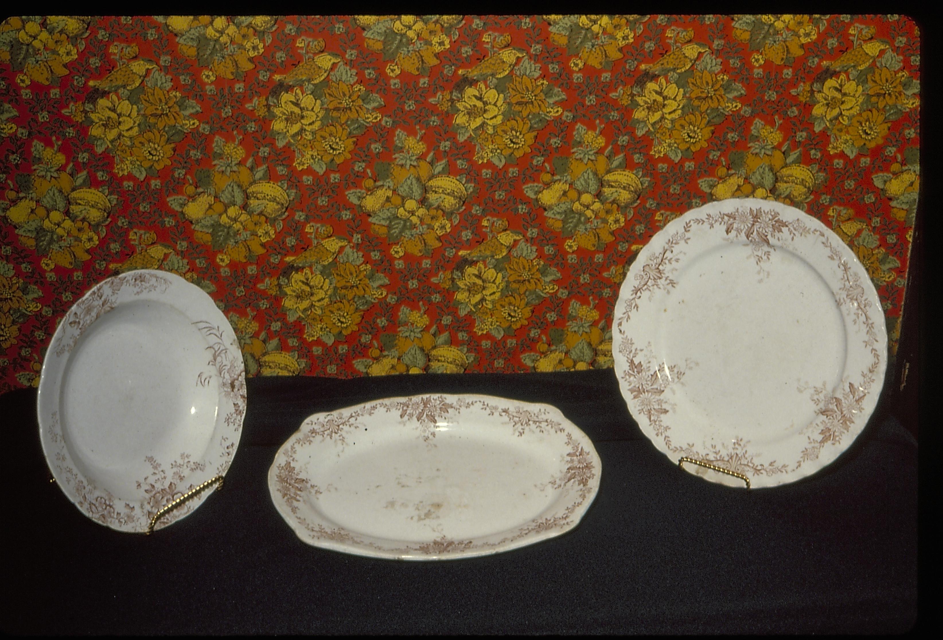 NA 2C.1 Lincoln, home, Dining Room, tableware, plates