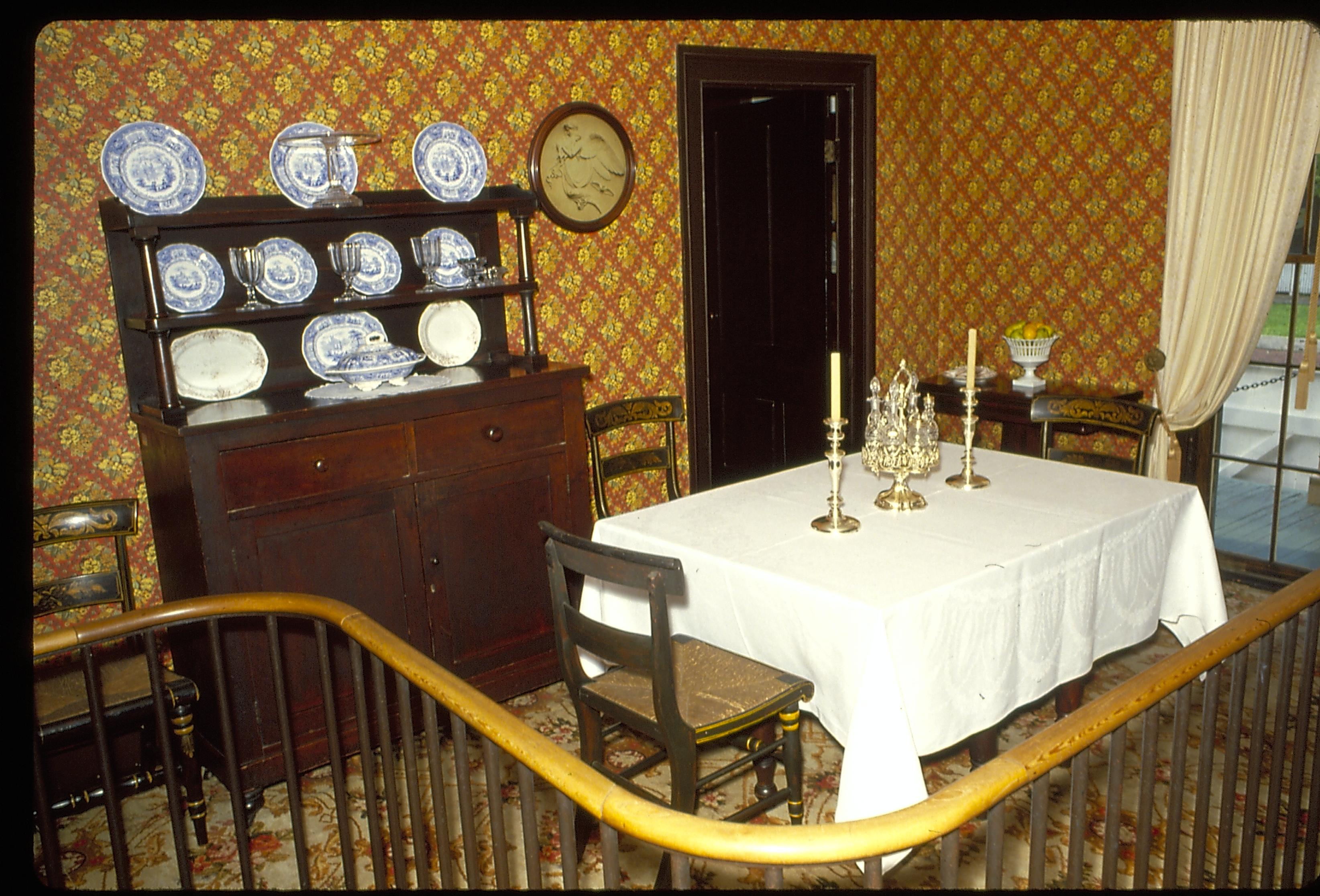 NA Lincoln, home, Dining Room