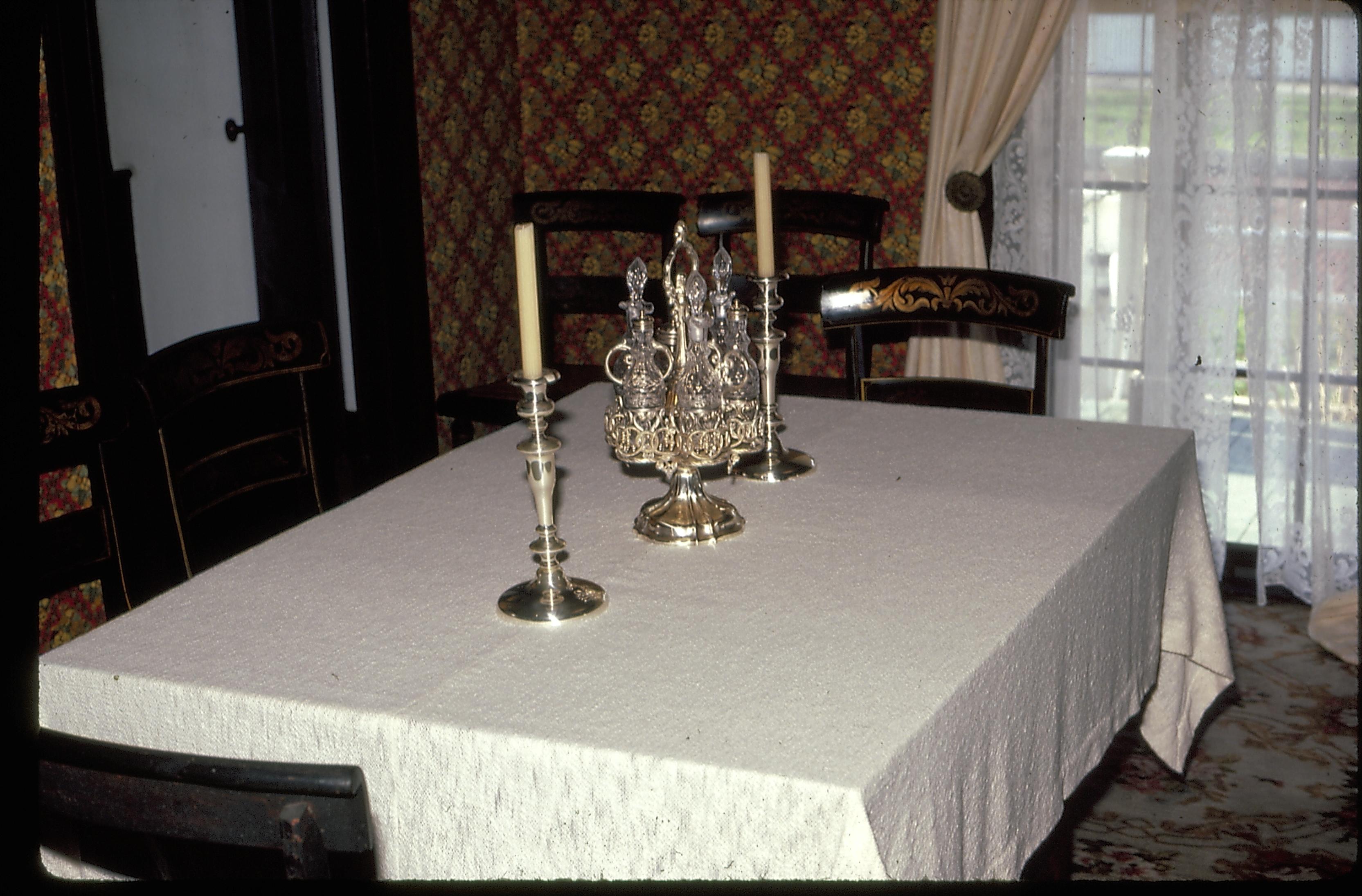 NA Lincoln, home, Dining Room, table