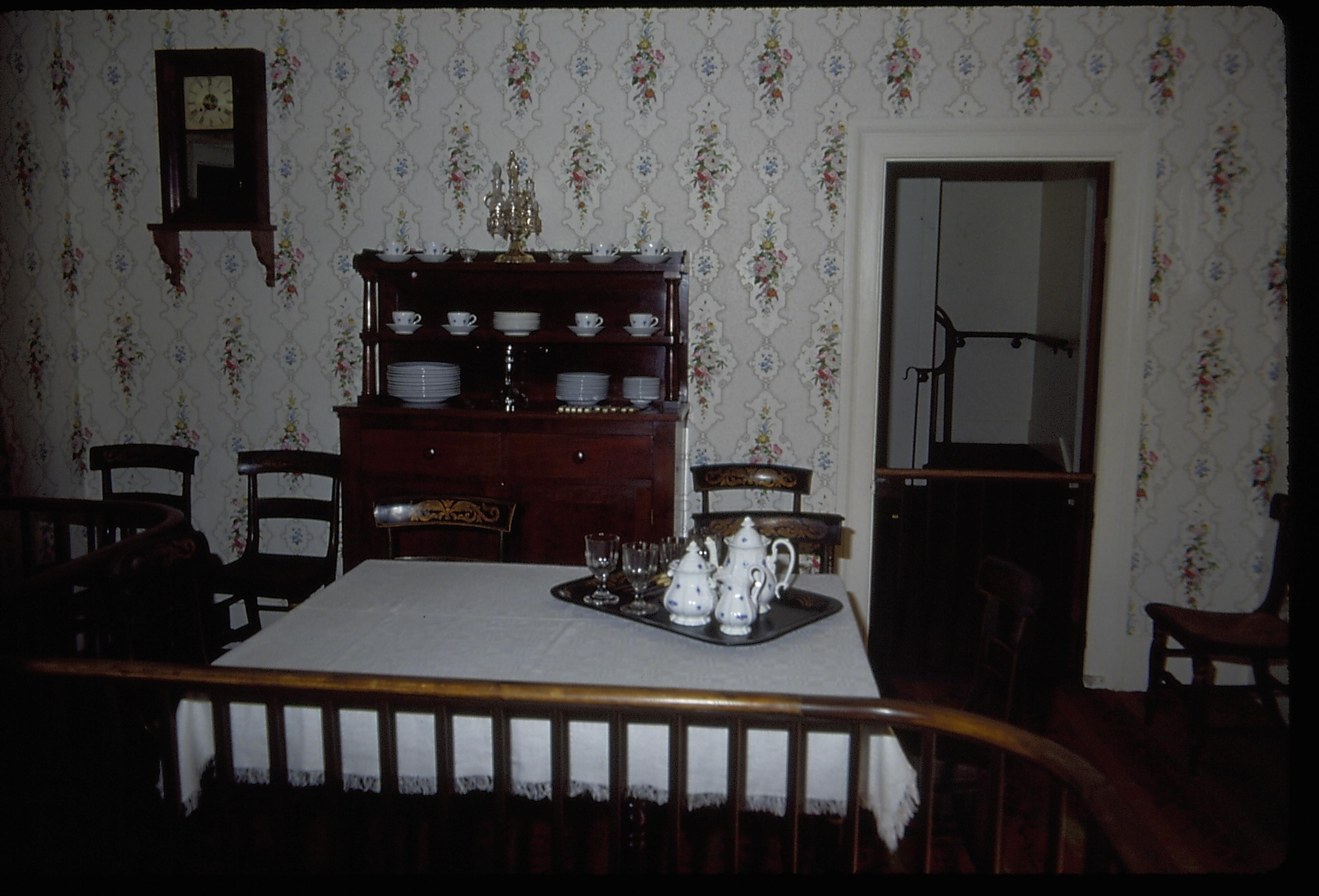 NA Lincoln, home, Dining Room