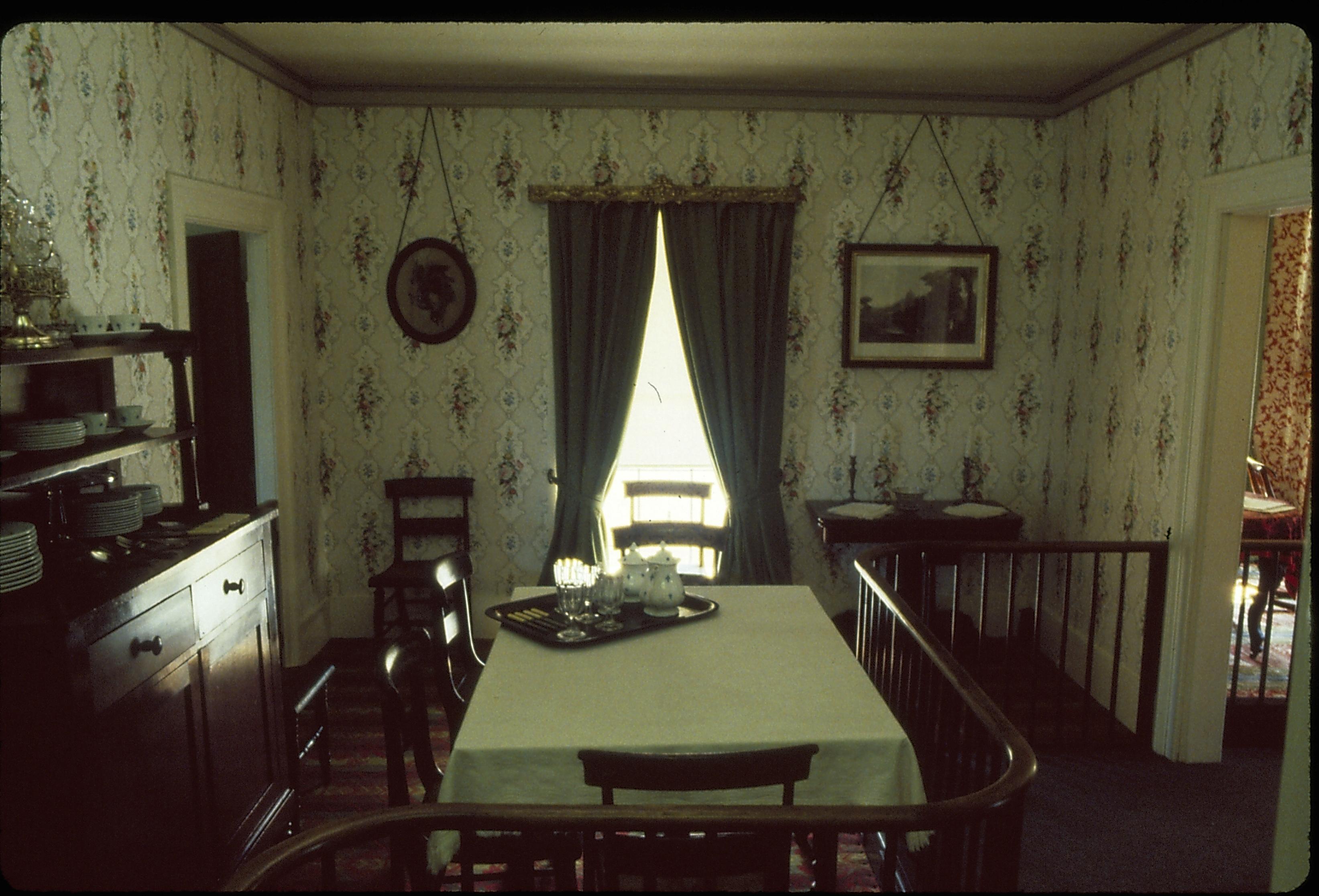 NA Lincoln, home, Dining Room