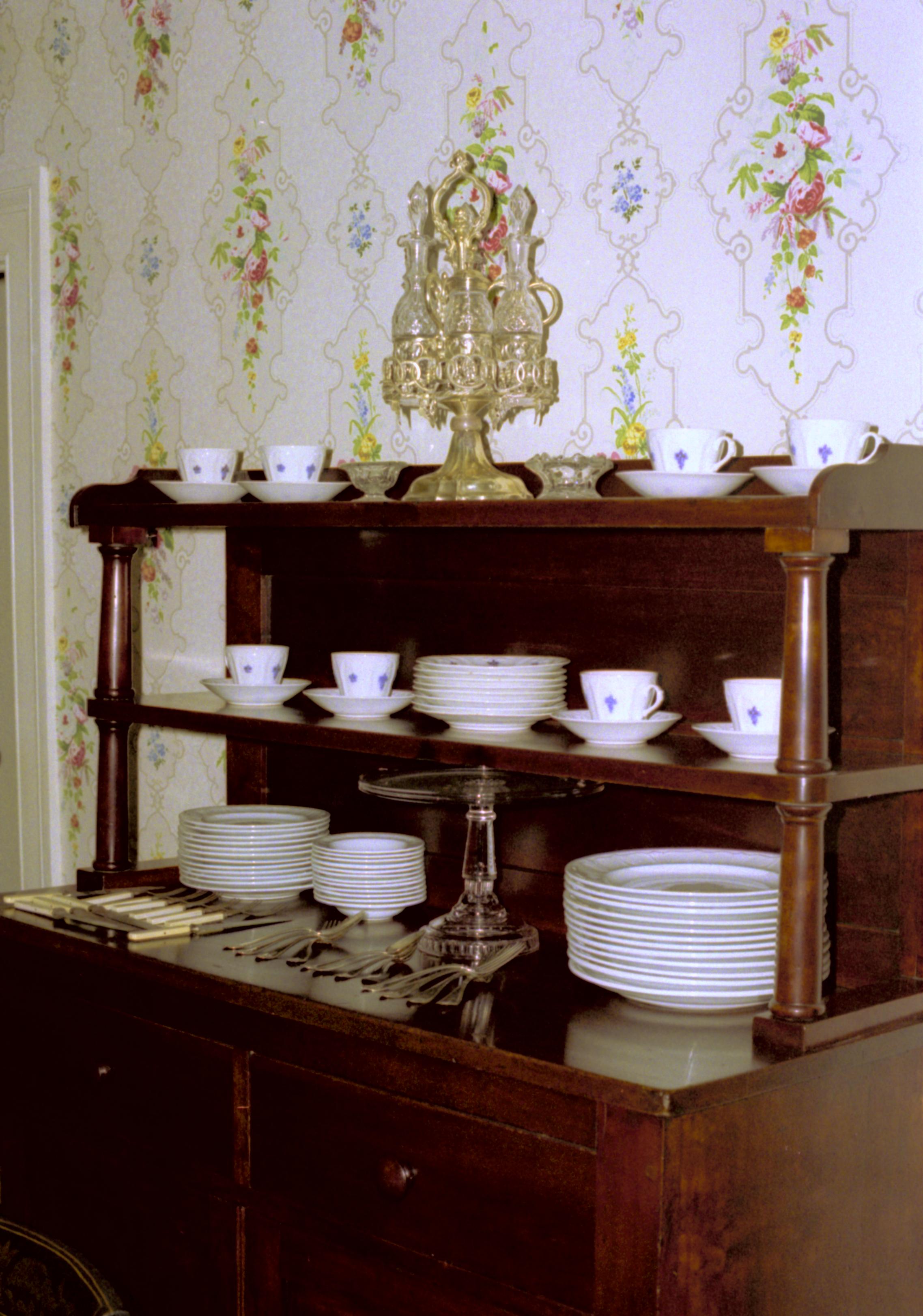 N/A Lincoln, Home, Dining Room, shelves, china