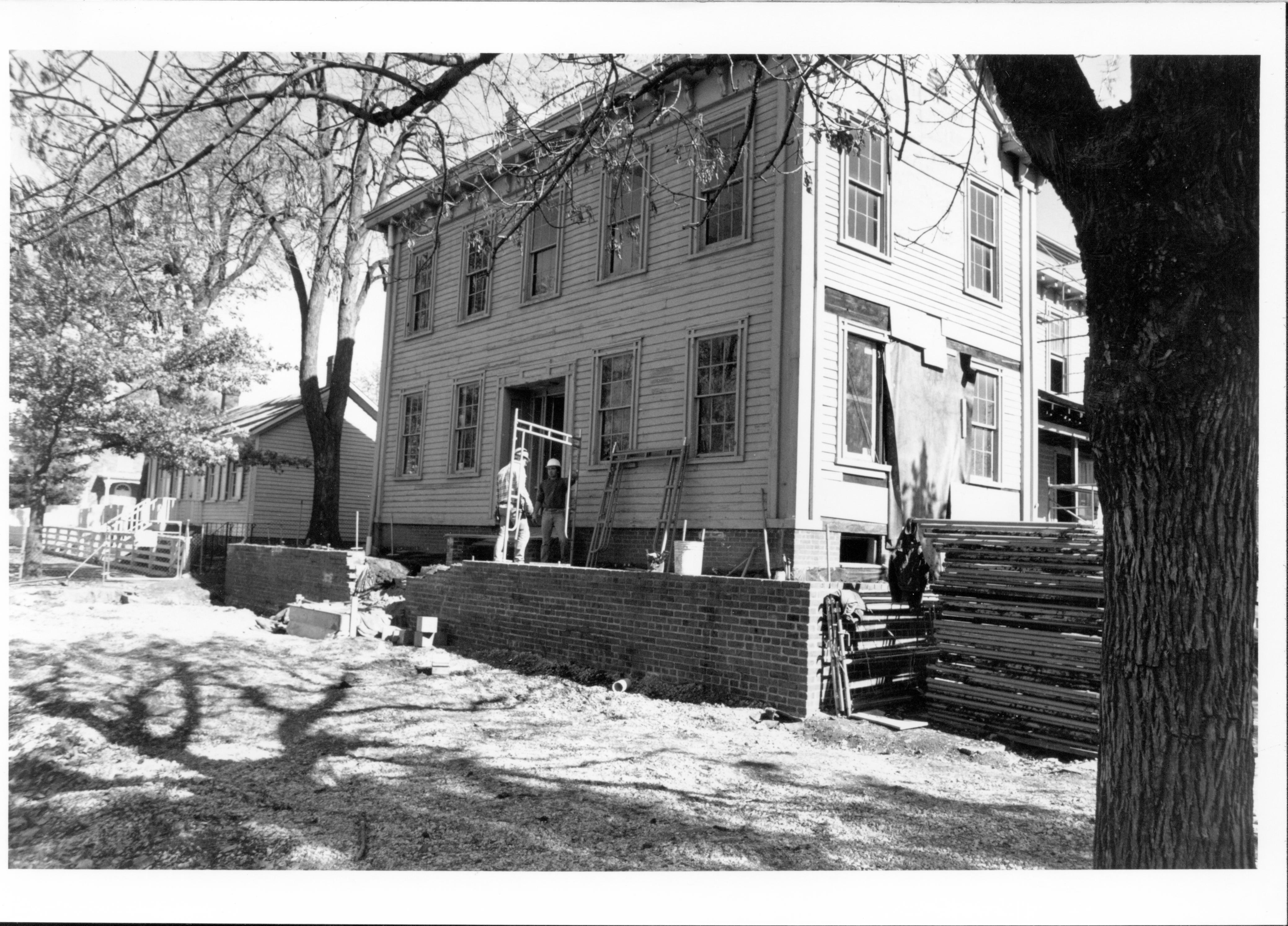 Front of LIHO 1987-1988 Job#44298, PG27,PIC1 Lincoln Home, Restoration, Workers