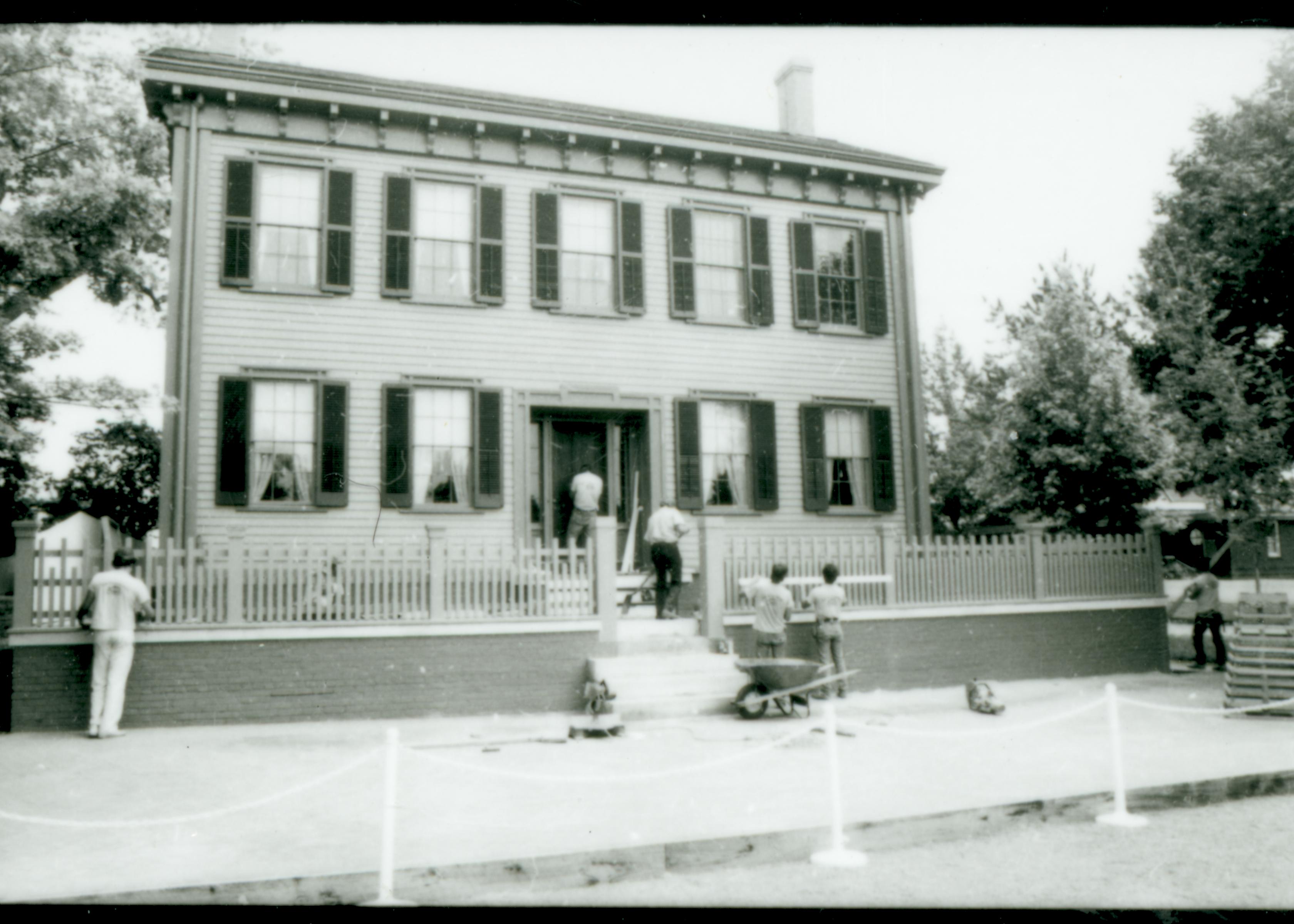 NA Lincoln, Home, restoration, fence, front