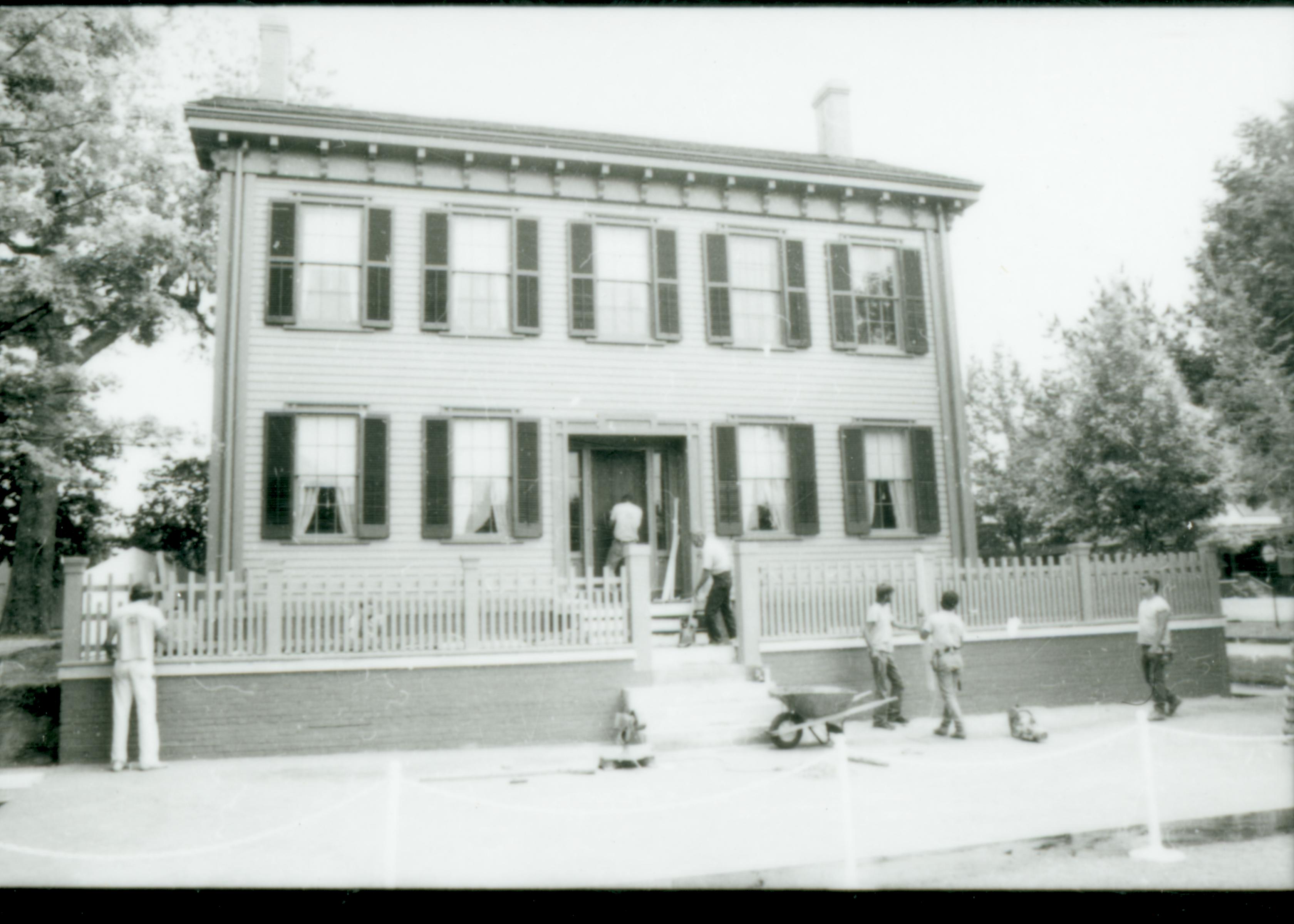 NA Lincoln, Home, restoration, fence, front